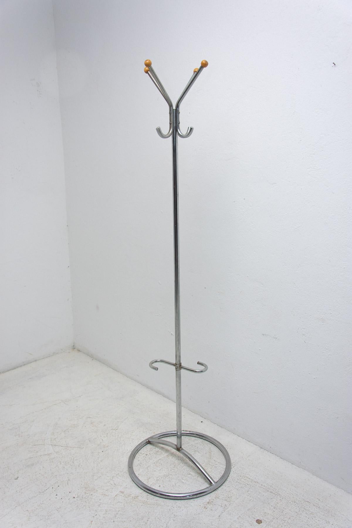 Bauhaus Chrome Coat Rack, 1930s In Good Condition For Sale In Prague 8, CZ