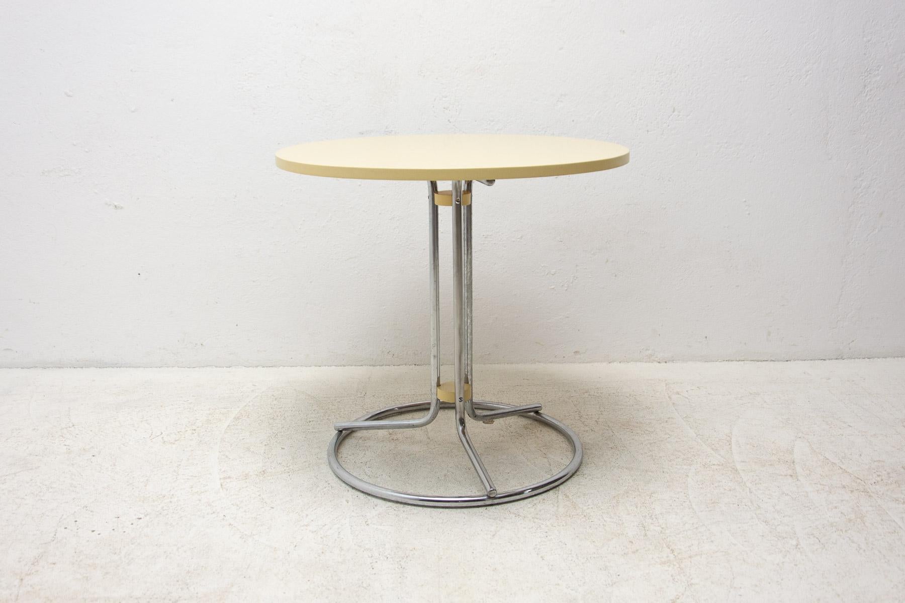  Table basse Bauhaus en chrome, années 1930, Tchécoslovaquie en vente 5