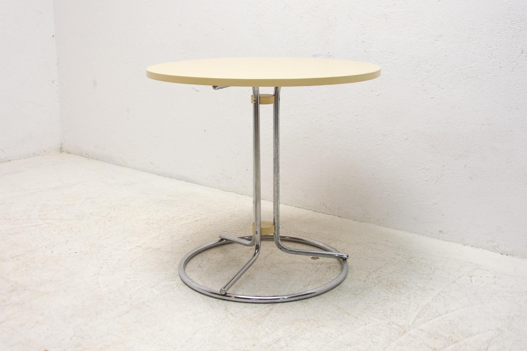 20ième siècle  Table basse Bauhaus en chrome, années 1930, Tchécoslovaquie en vente