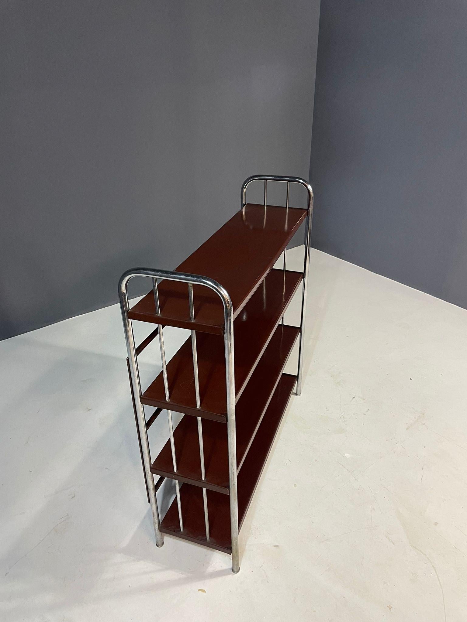 Étagère cromata Bauhaus in acciaio e lamiera piegata, Europa anni '30 in vendita 3