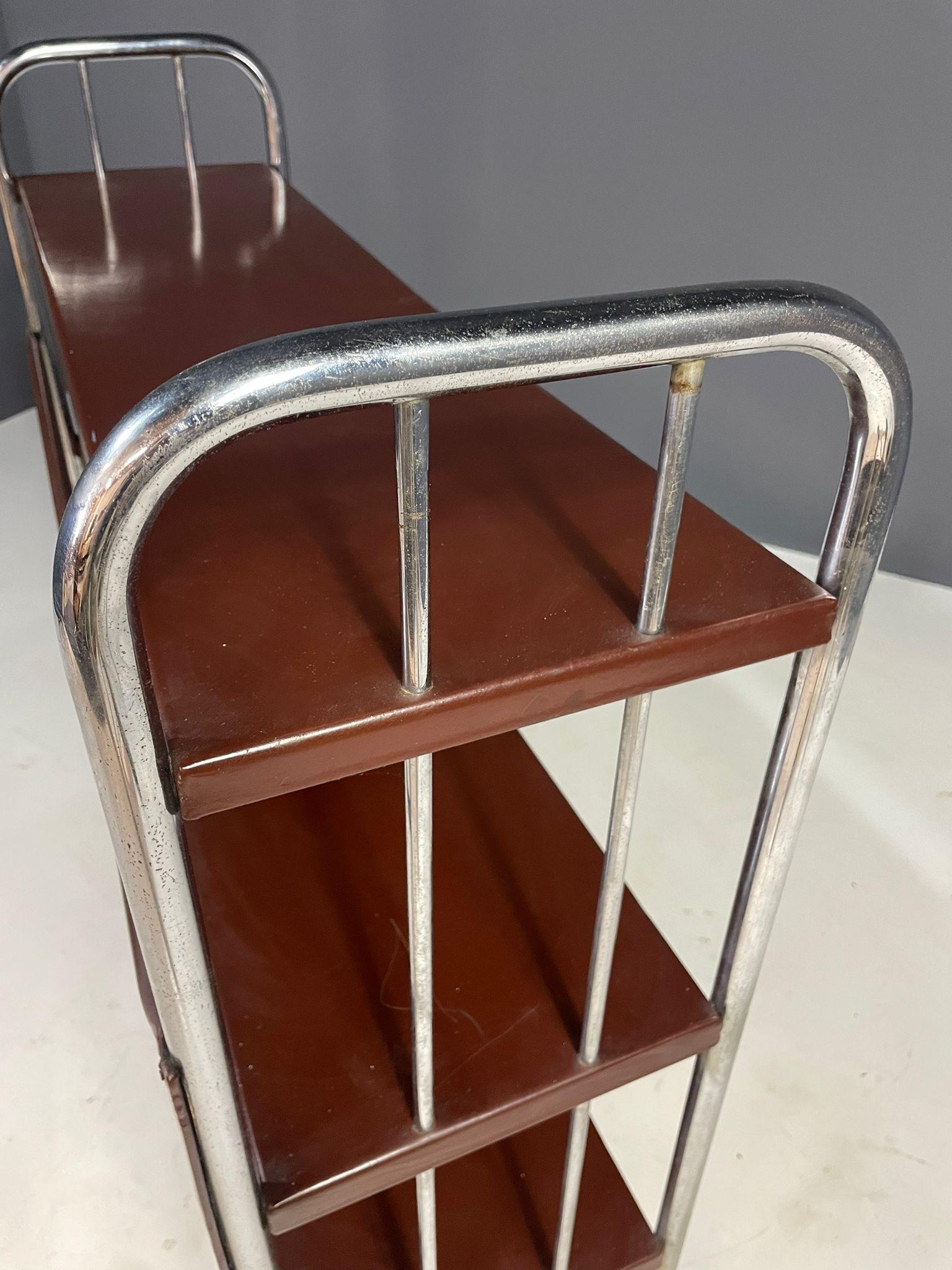 Étagère cromata Bauhaus in acciaio e lamiera piegata, Europa anni '30 in vendita 7