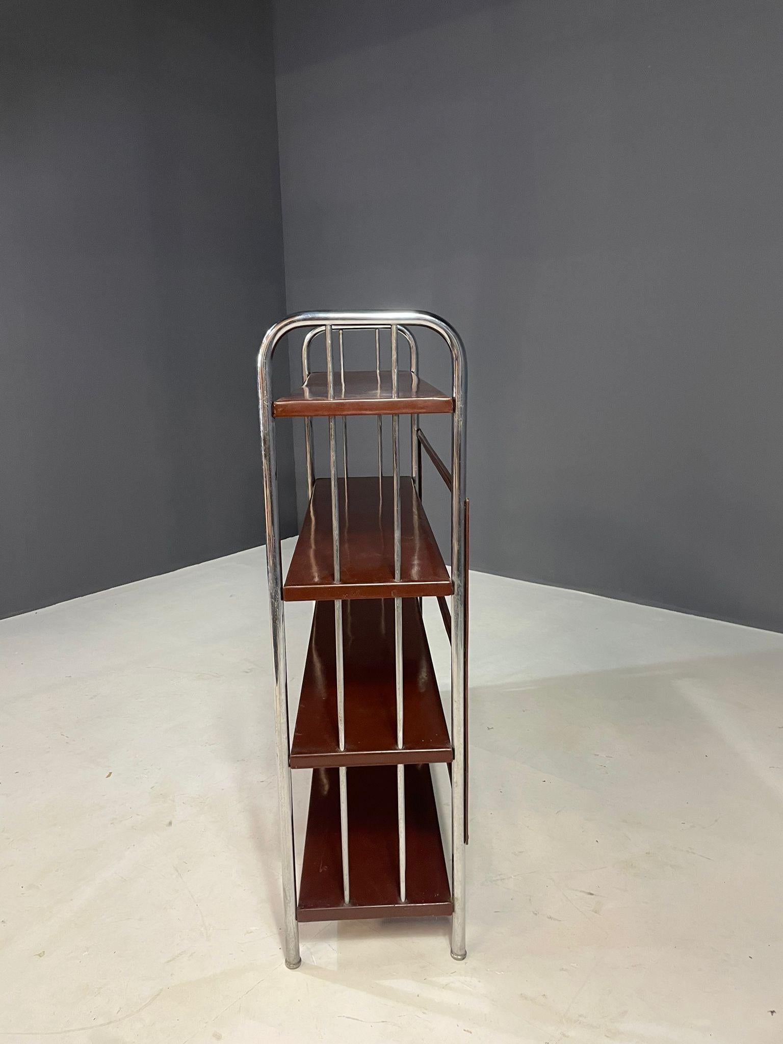 Étagère cromata Bauhaus in acciaio e lamiera piegata, Europa anni '30 in vendita 1