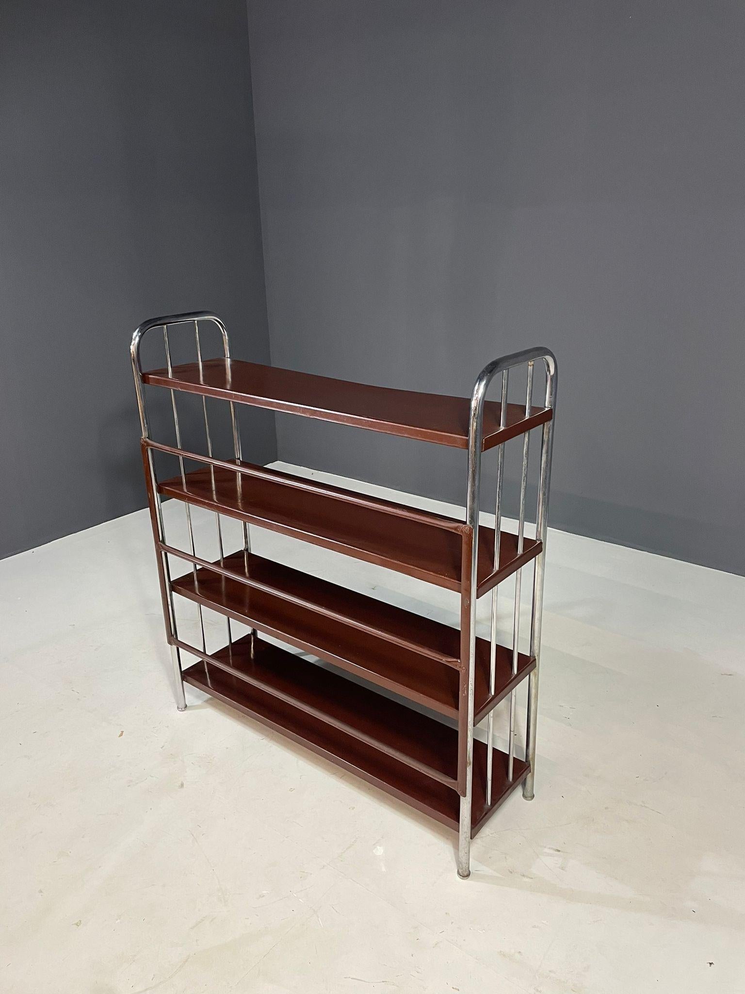 Étagère cromata Bauhaus in acciaio e lamiera piegata, Europa anni '30 in vendita 2