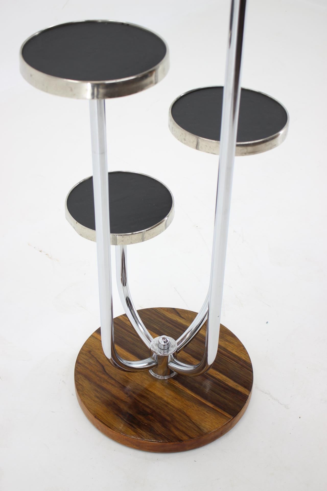Bauhaus Chrome Flower Side Table / Stand/ Étagère by J.Halabala, 1930s In Good Condition For Sale In Praha, CZ