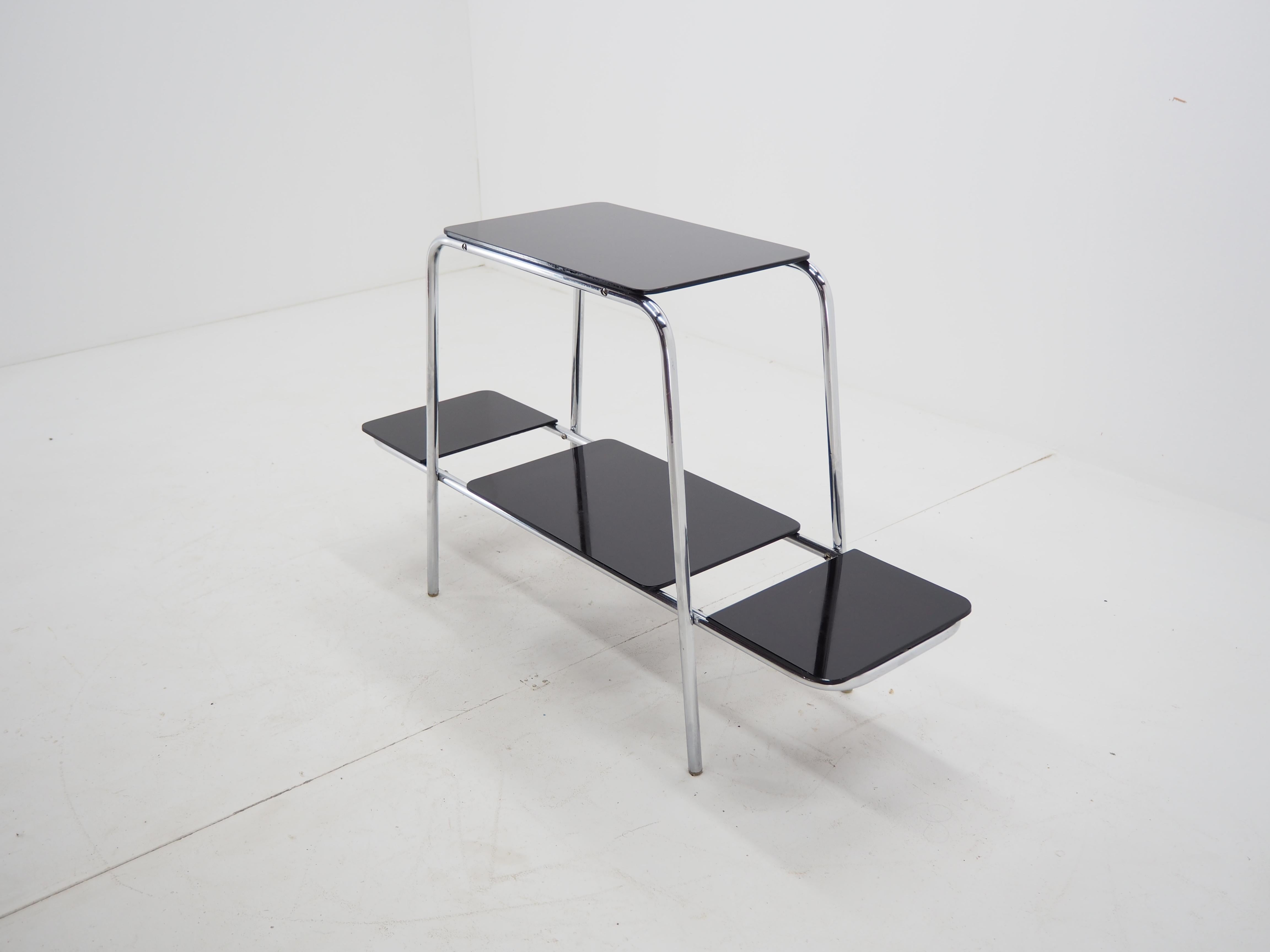 Bauhaus Chrome Flower Side Table, Stand, Étagère, with Black Opaxite Glass, 1930 1