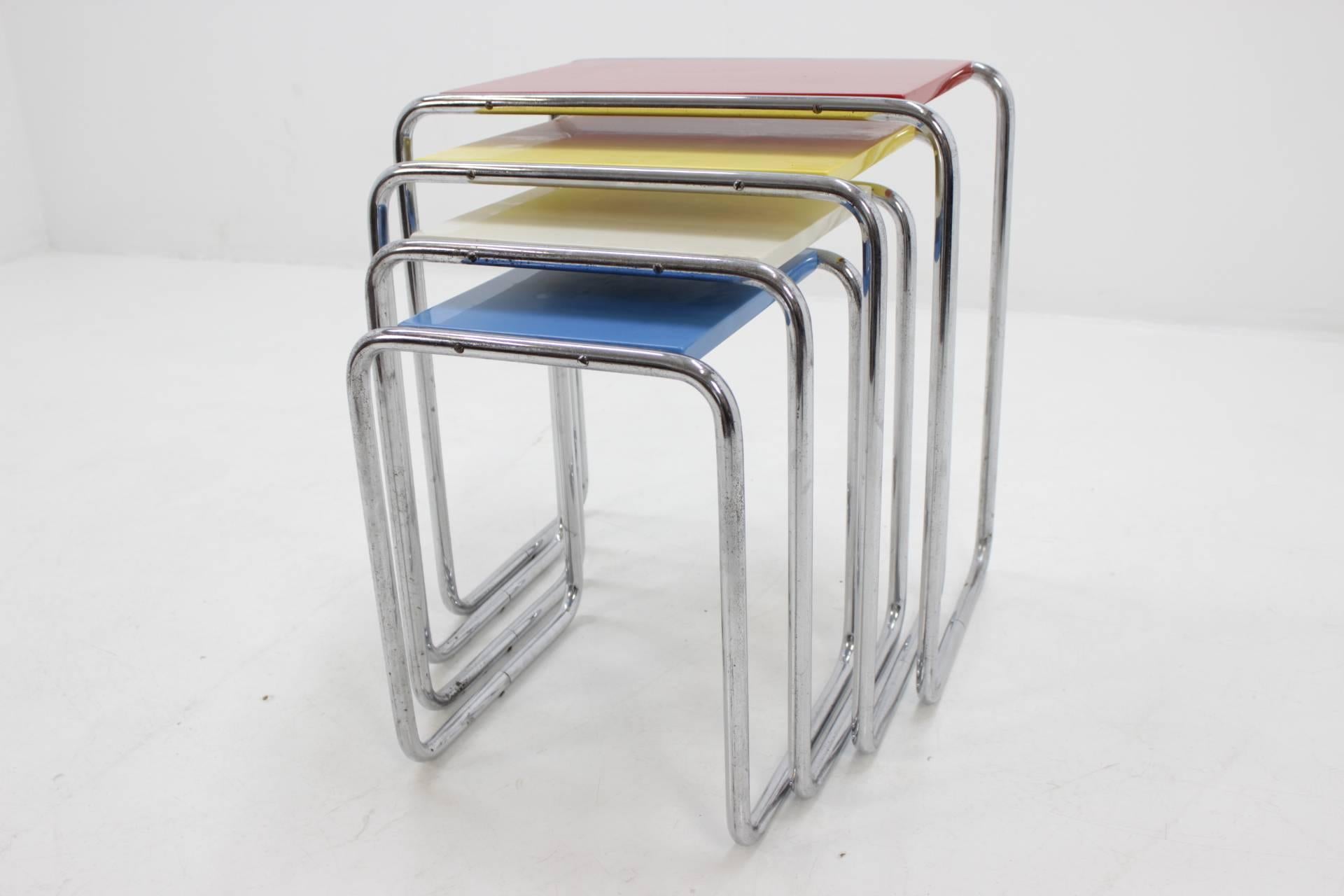 - 1930s
- Designer: Marcel Breuer
- Very rare and early model (see the screws)
- Newly lacquered and hand polished
- Probably Thonet
- Measures of tables: 60 x 55 x 36 cm; 55 x 50 x 36 cm; 50 x 40 x 36 cm; 45 x 35 x 36 cm.