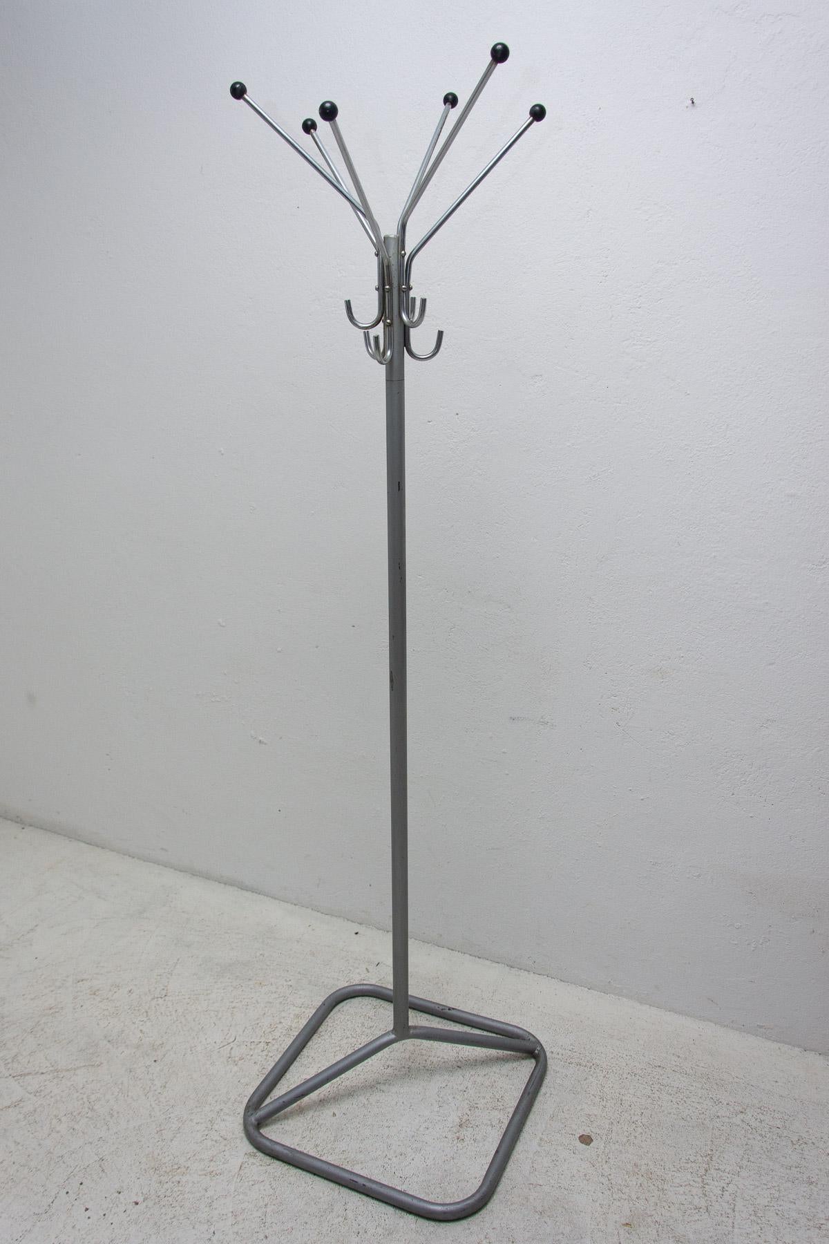 Bauhaus Chrome Plated Coat Rack, 1930s, Czechoslovakia In Good Condition For Sale In Prague 8, CZ