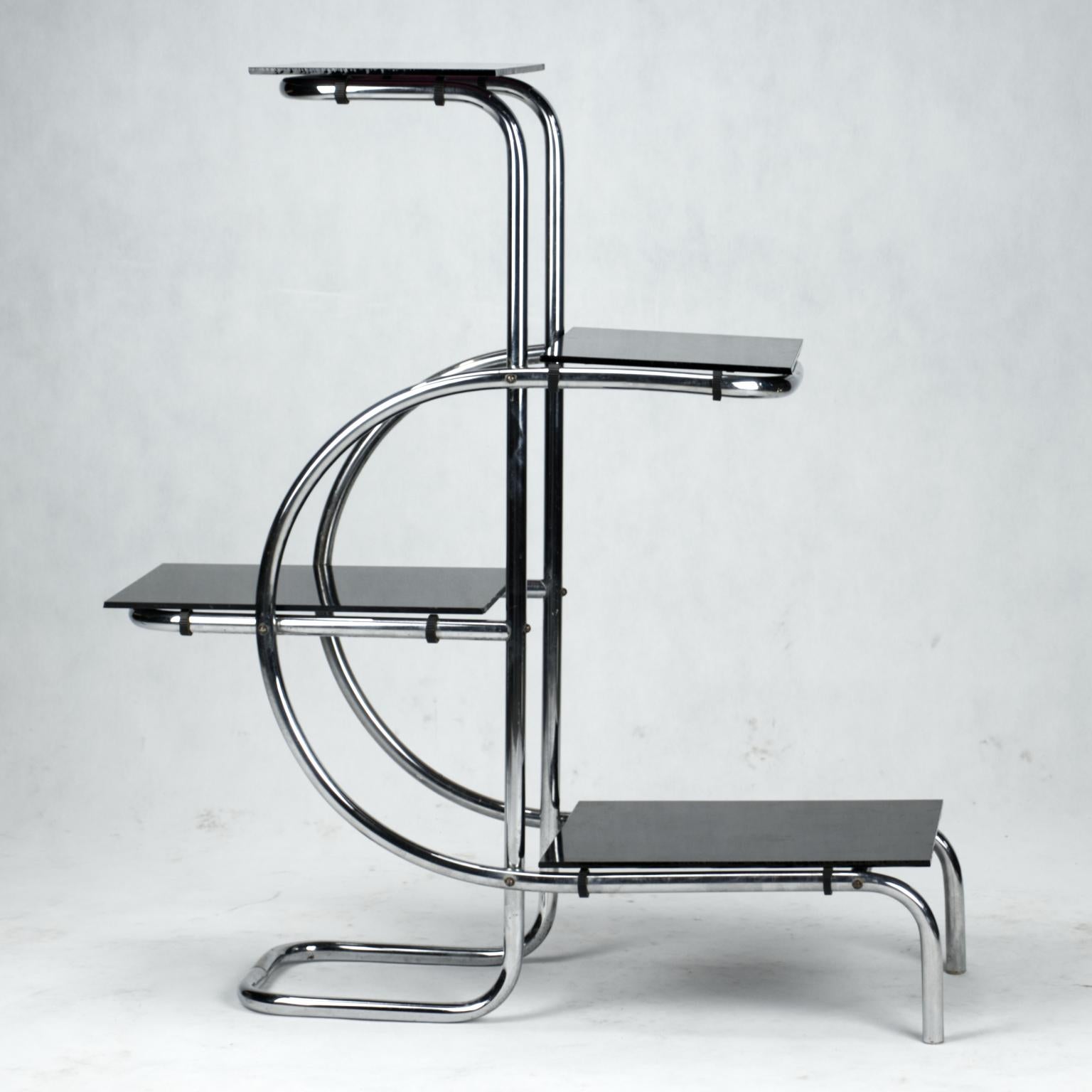 Mid-20th Century Bauhaus Chrome-Plated Tubular Steel Étagère / Flower Stand, 1930s