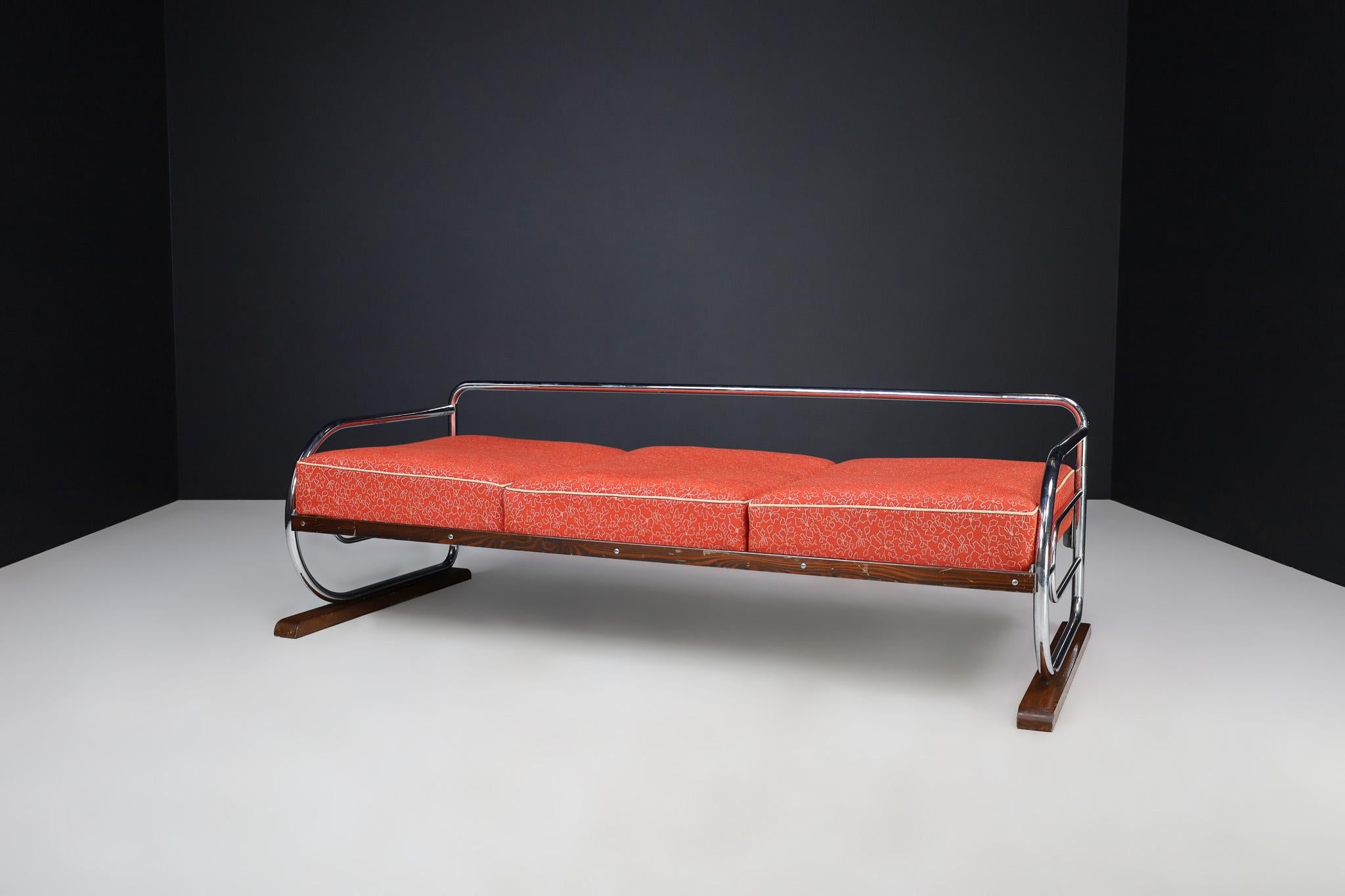 Verchromtes Bauhaus-Sofa mit Original-Polsterung von Hynek Gottwald, Prag 1930er Jahre im Zustand „Gut“ im Angebot in Almelo, NL