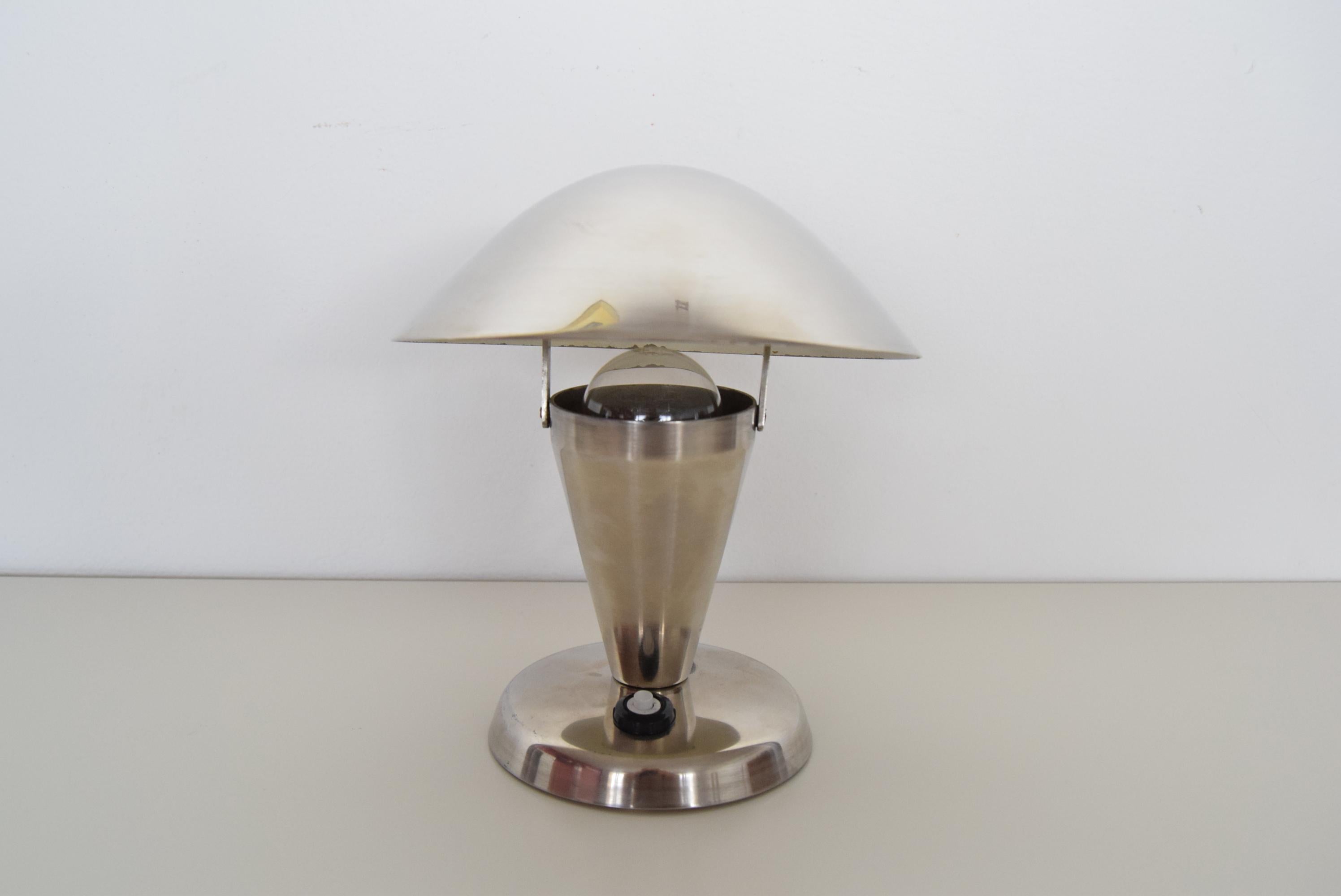 
Adjustable Shade
Made of Chrome,Plastic
The lamp was completely disassembled and cleaned and polished
Was fitted with a new electrical installation
1x40W,E27 or E26bulb,US adapter included
Good Original condition