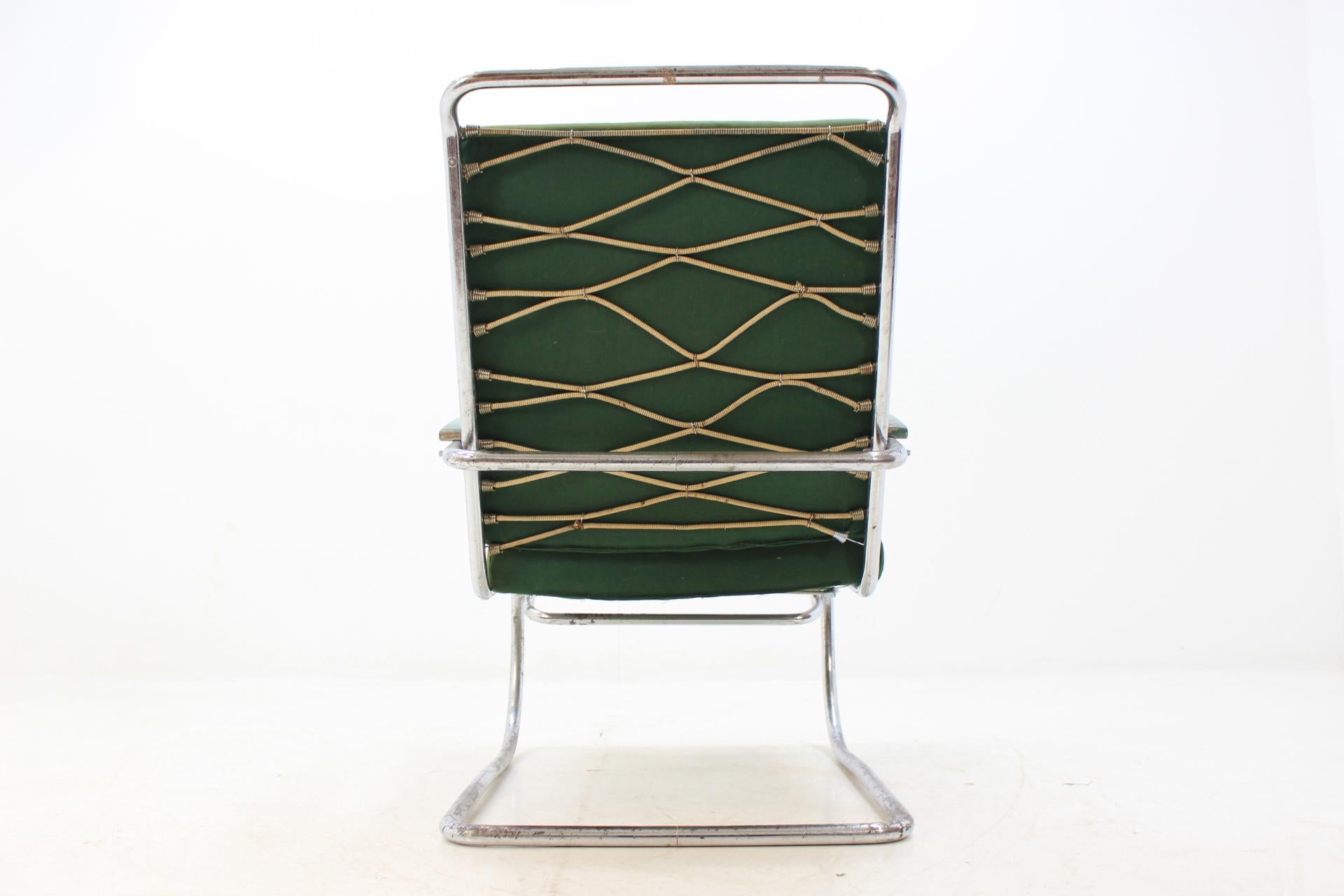 - 1930s
- Design: Anton Lorenz
- Maker: Mucke Melder (licensed by Thonet)
- Very rare, marked
- Original back stringing
- The seat one is later
- Armrests in original green color.