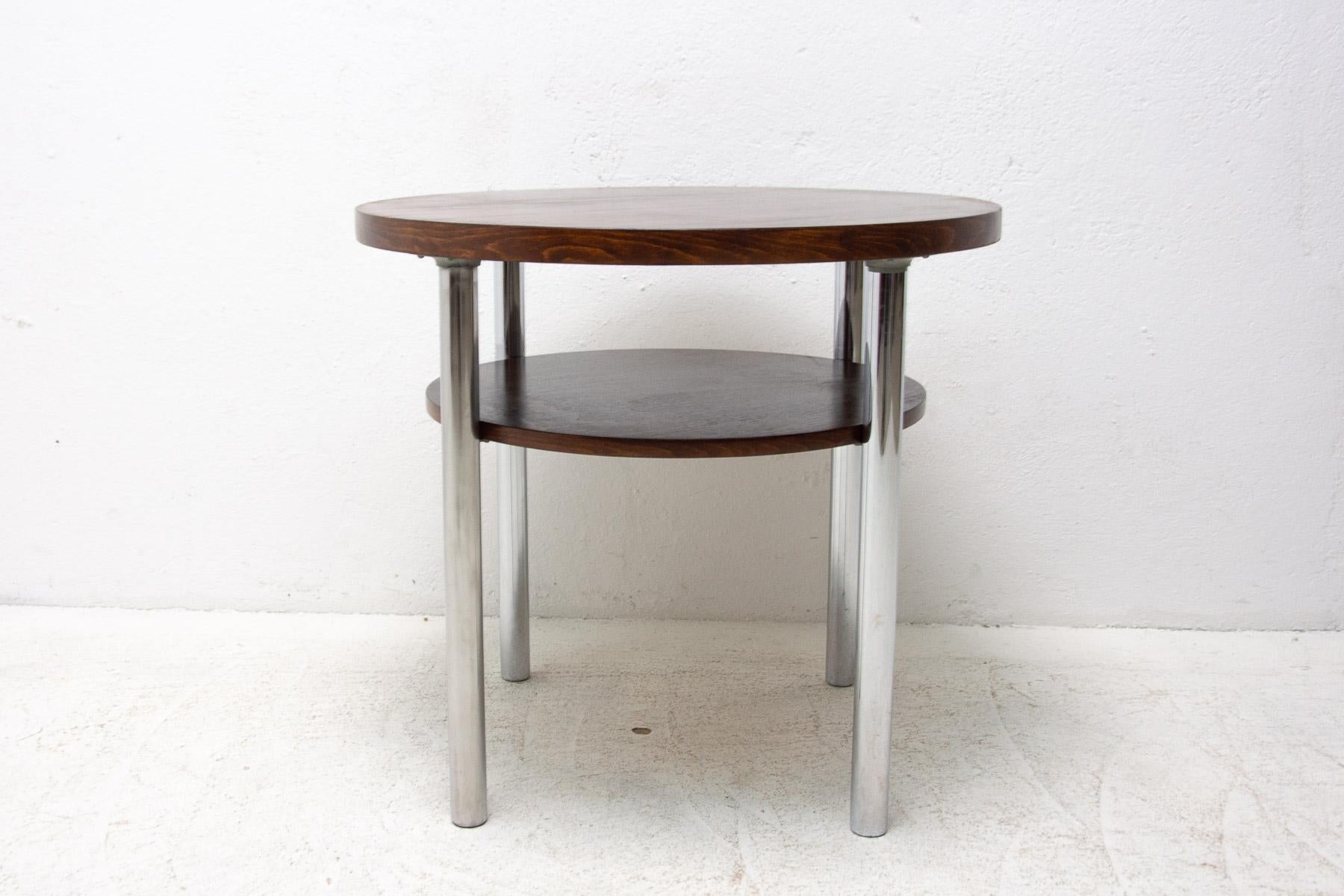 This coffee table was designed by Robert Slezák in the 1930´s and made in the former Czechoslovakia in the 1950s by the famous company Kovona. The table features a chrome-plated metal base and beech wood plates. Chrome structure is in very good