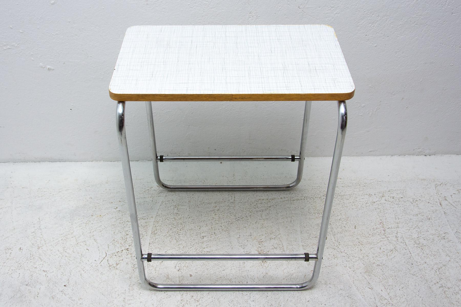 Plaqué Table d'appoint chromée Bauhaus, années 1930, Tchécoslovaquie en vente