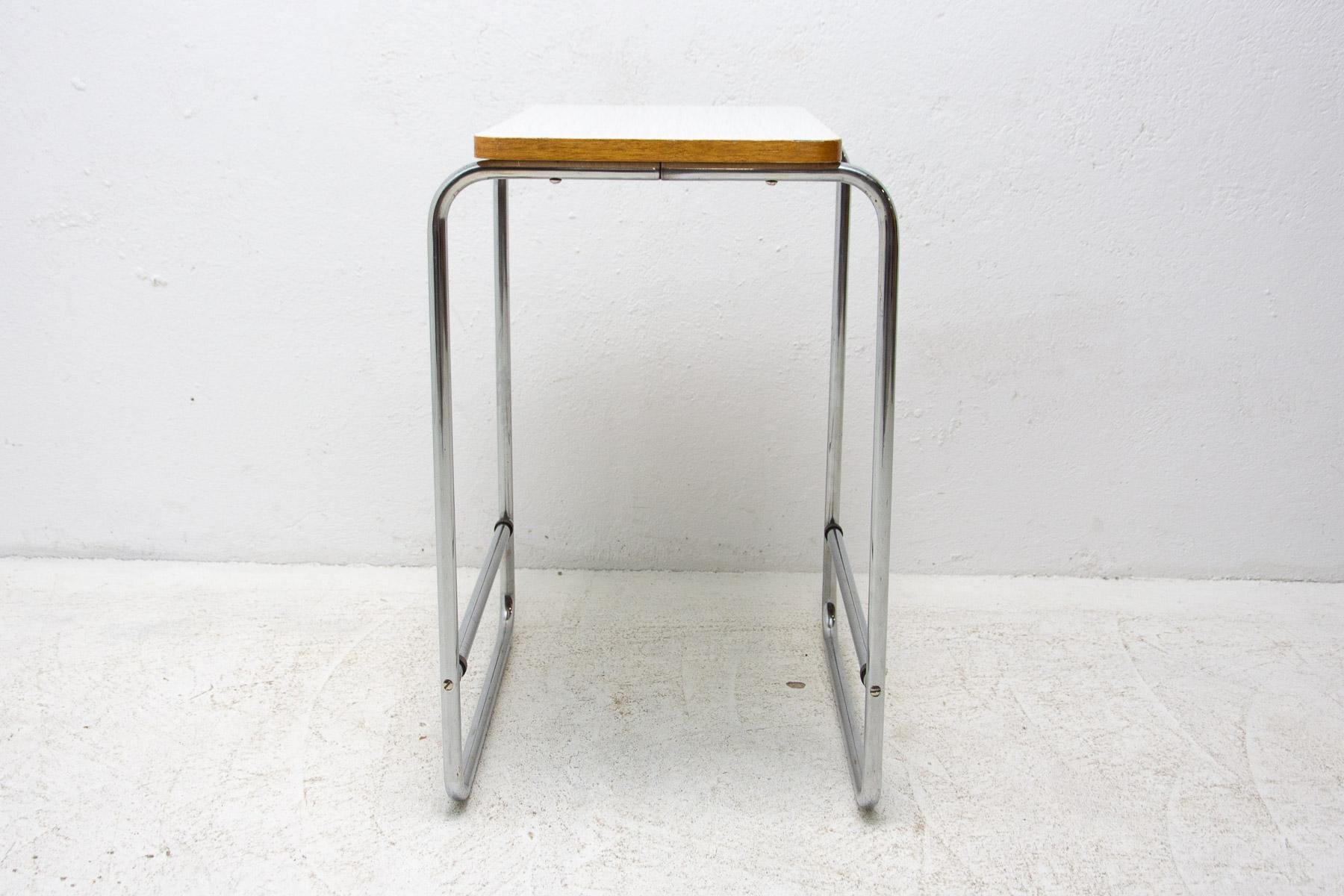 Table d'appoint chromée Bauhaus, années 1930, Tchécoslovaquie en vente 1