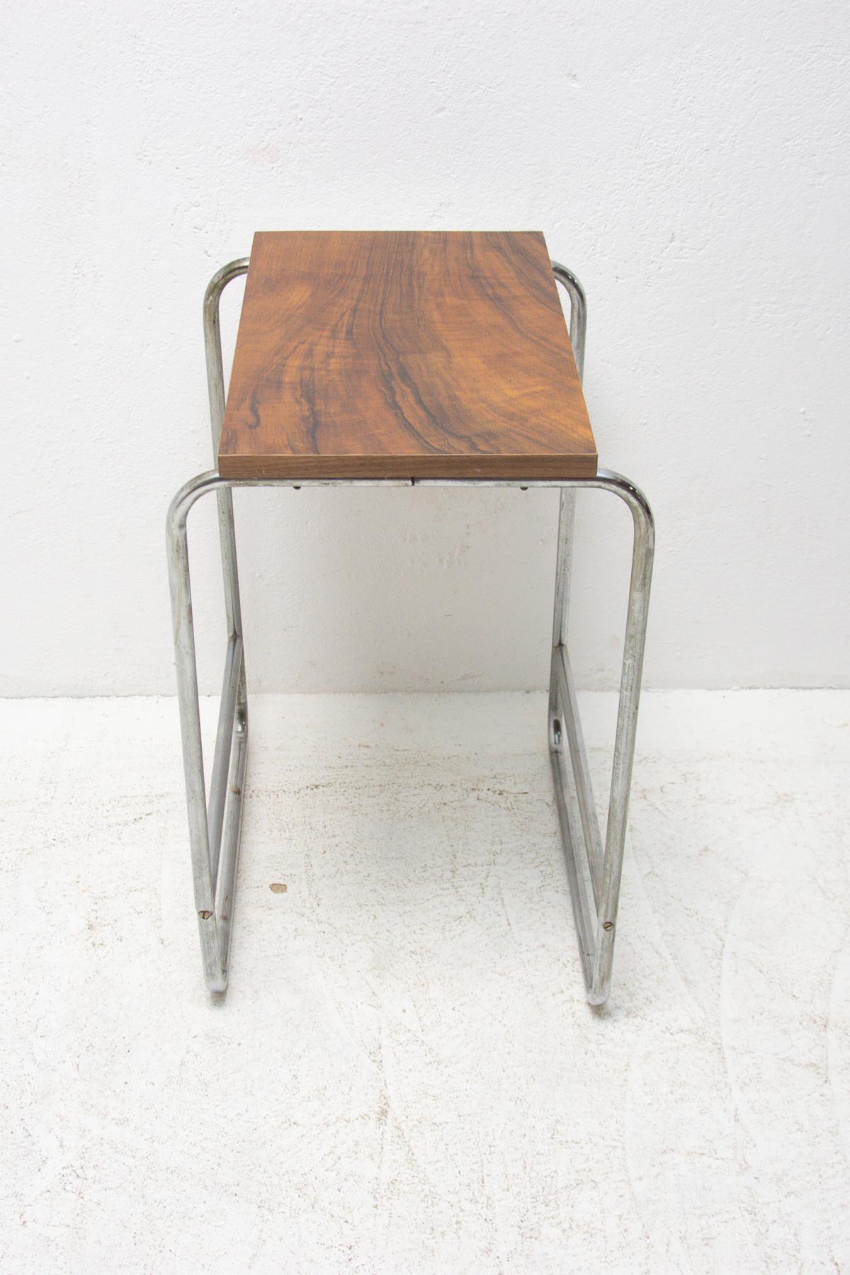 Bauhaus Chromed Side Table in Walnut, 1930´s, Czechoslovakia 10