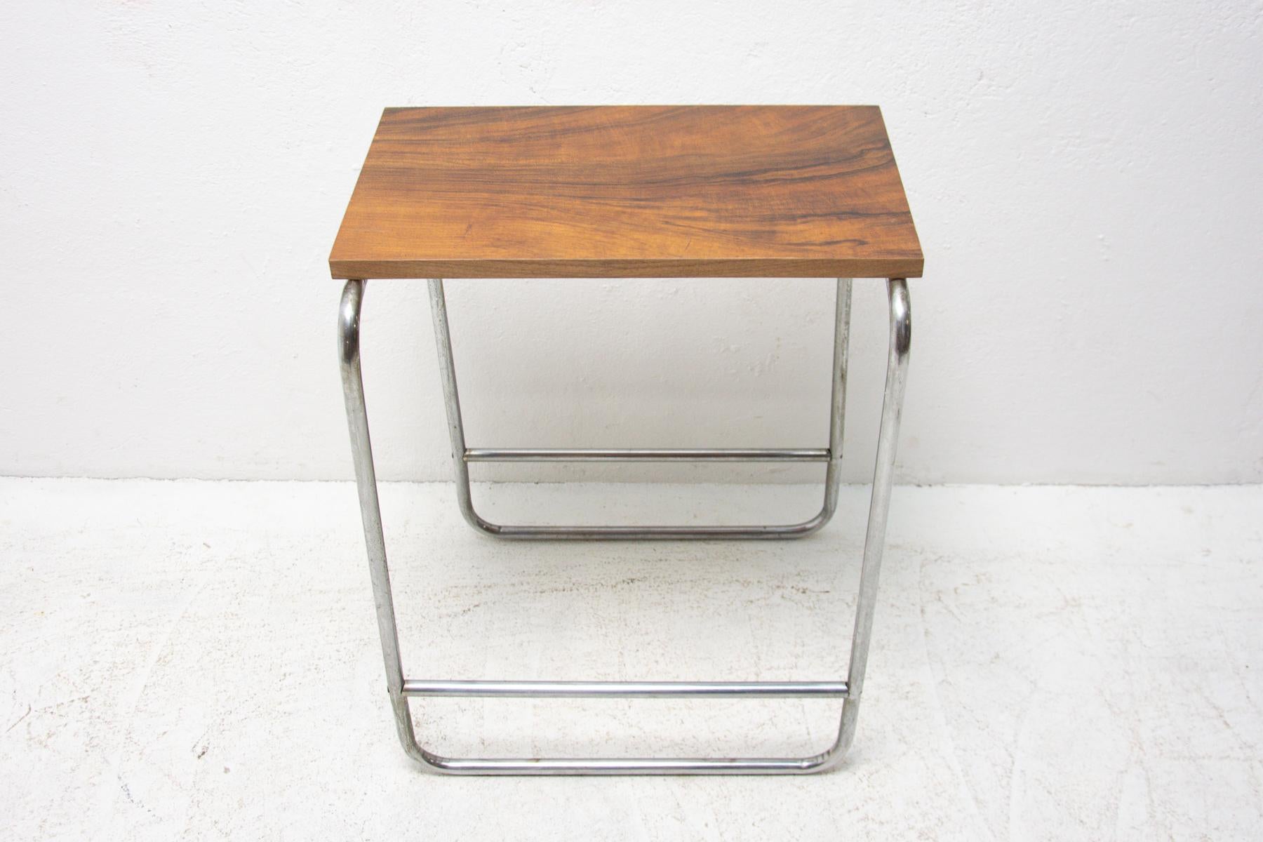 Bauhaus Chromed Side Table in Walnut, 1930´s, Czechoslovakia In Good Condition In Prague 8, CZ