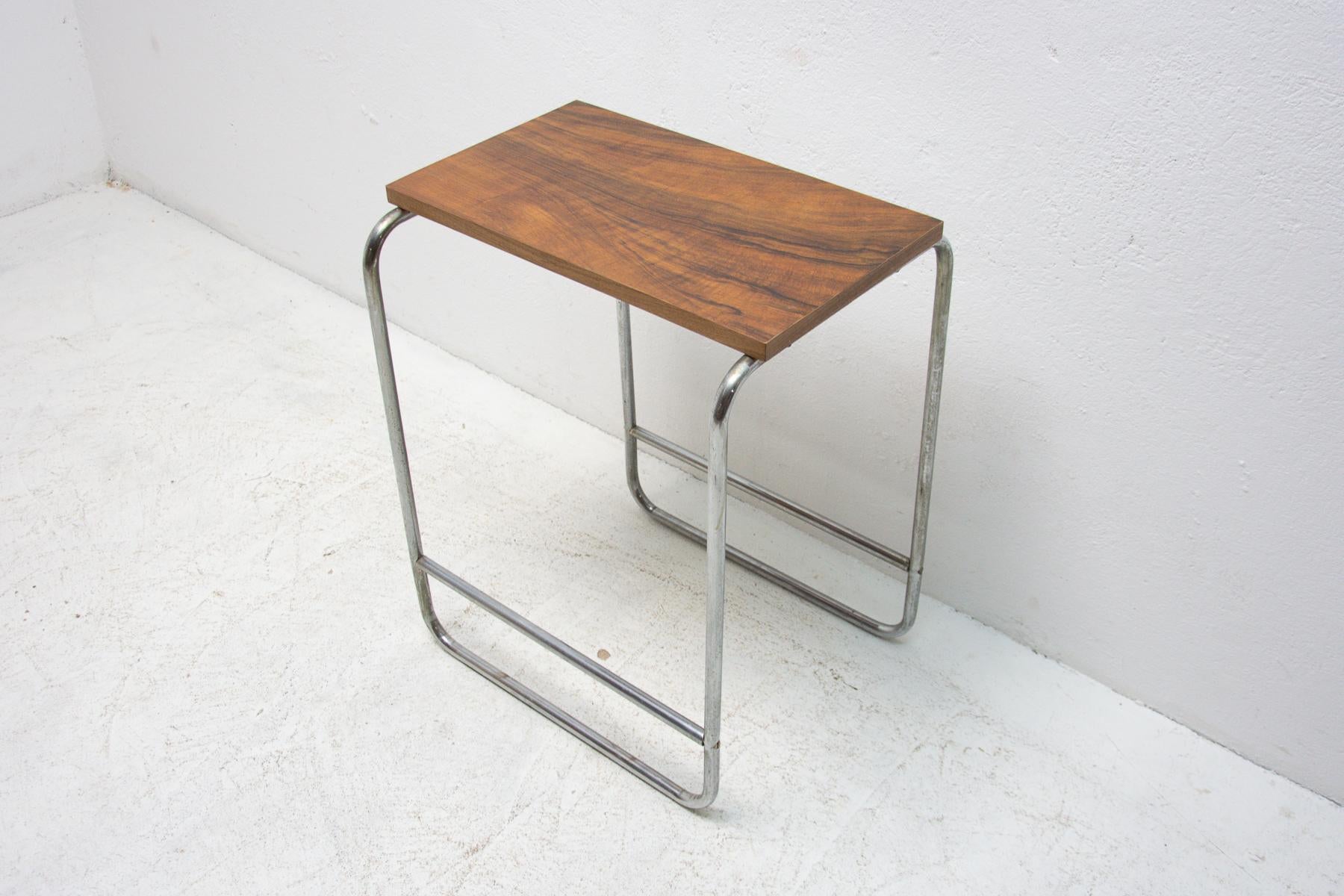 Bauhaus Chromed Side Table in Walnut, 1930´s, Czechoslovakia 1