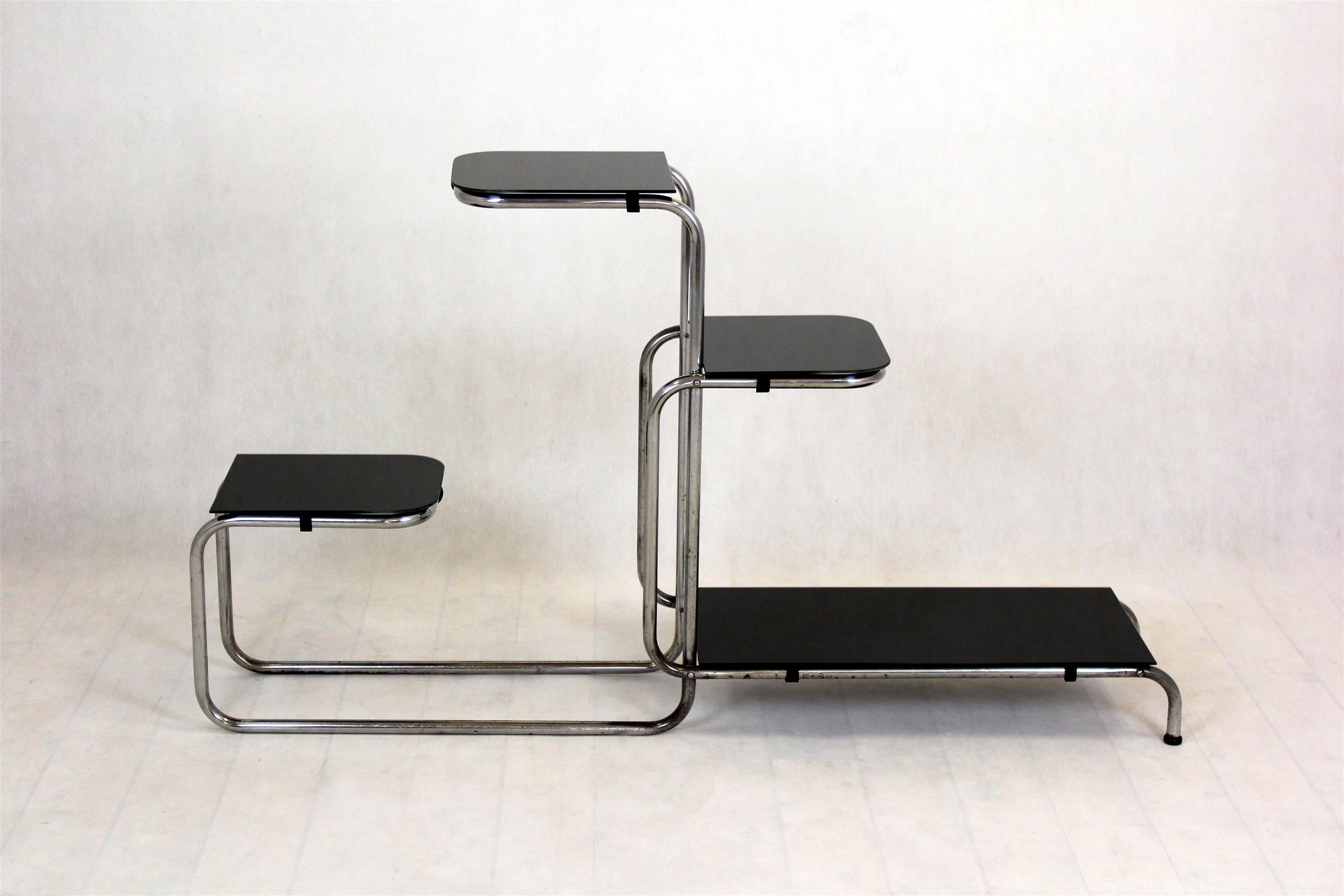 Chromed tubular steel etagere, made in the 1930s/1940s in the Czech Republic.
Chrome plating in original condition, new Lacobel glass panels.
 