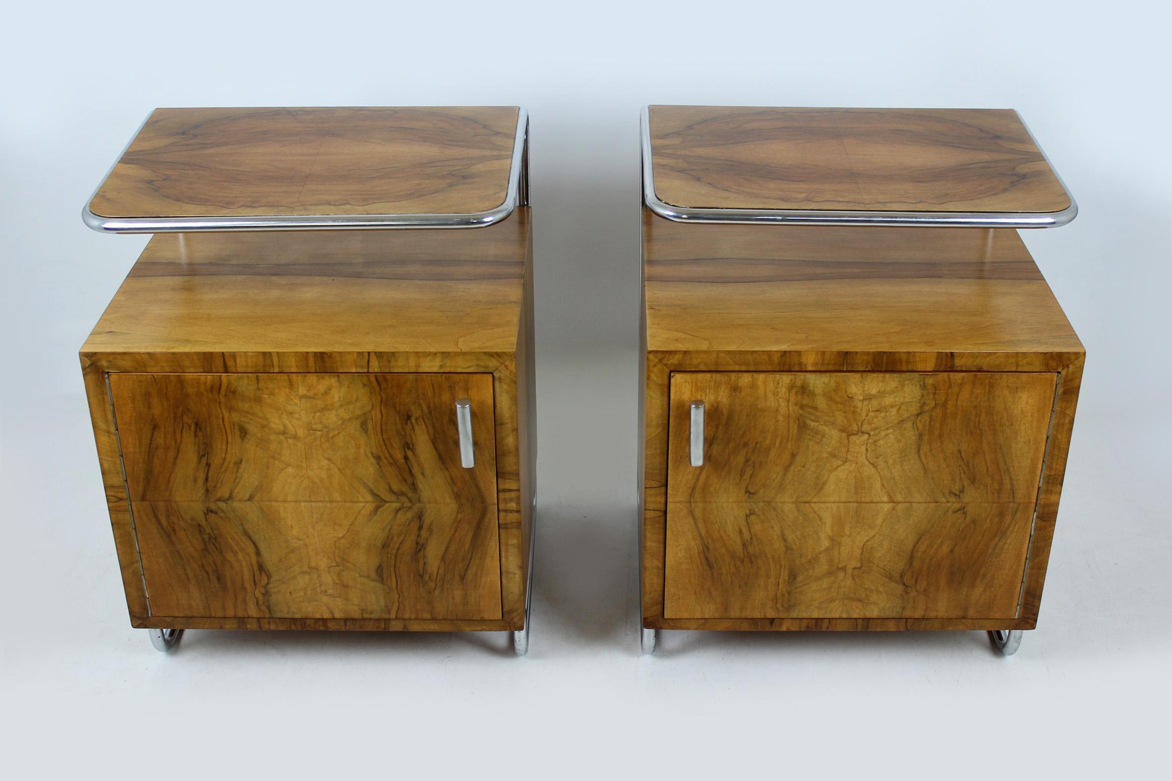 A pair of Bauhaus style side tables. Manufactured in the 1930s, made of wood with a chromed tubular steel frame.
