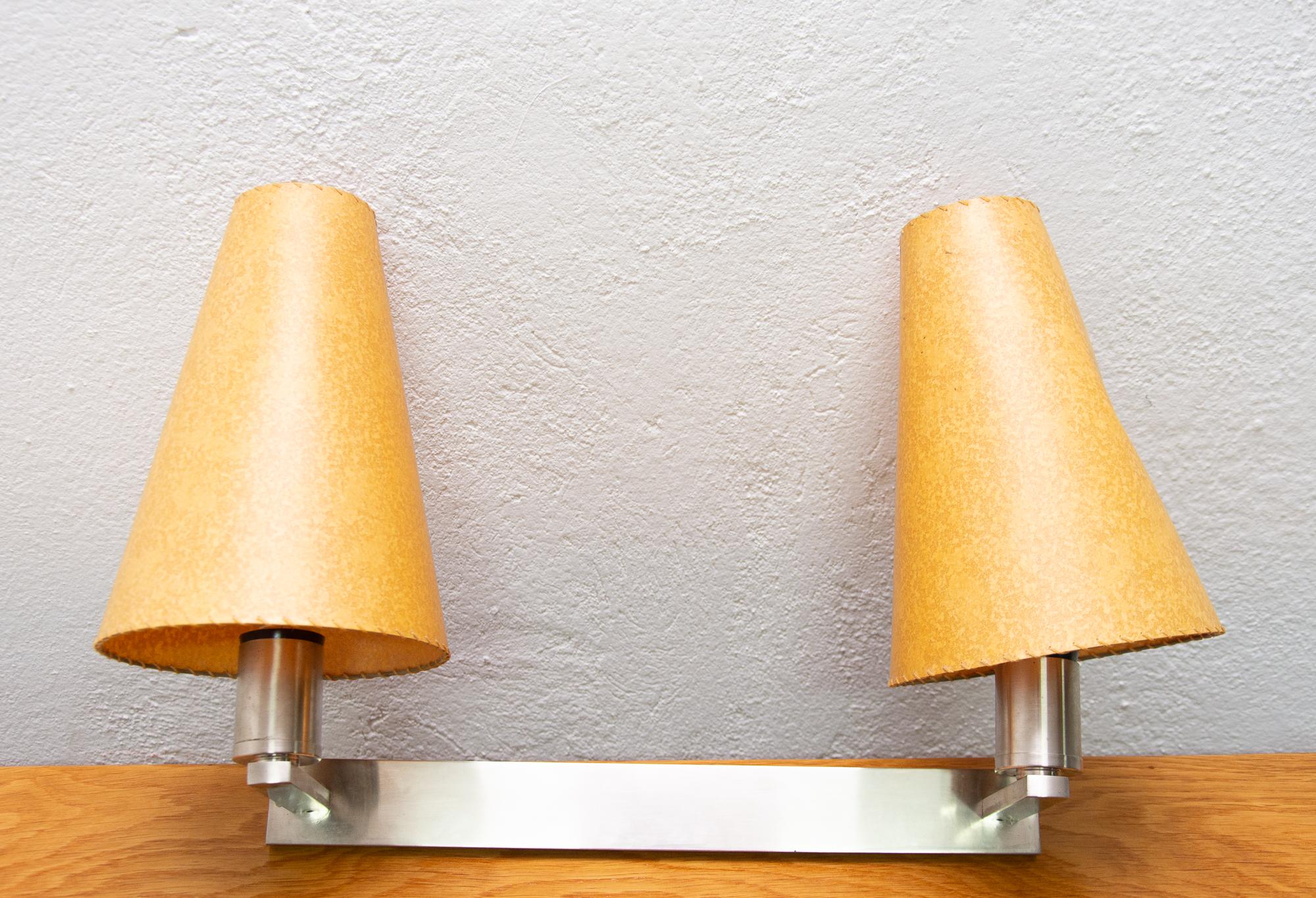 Plaqué Lampe murale chromée Bauhaus avec deux abat-jour par Vlastimil Brožek, Tchécoslovaquie