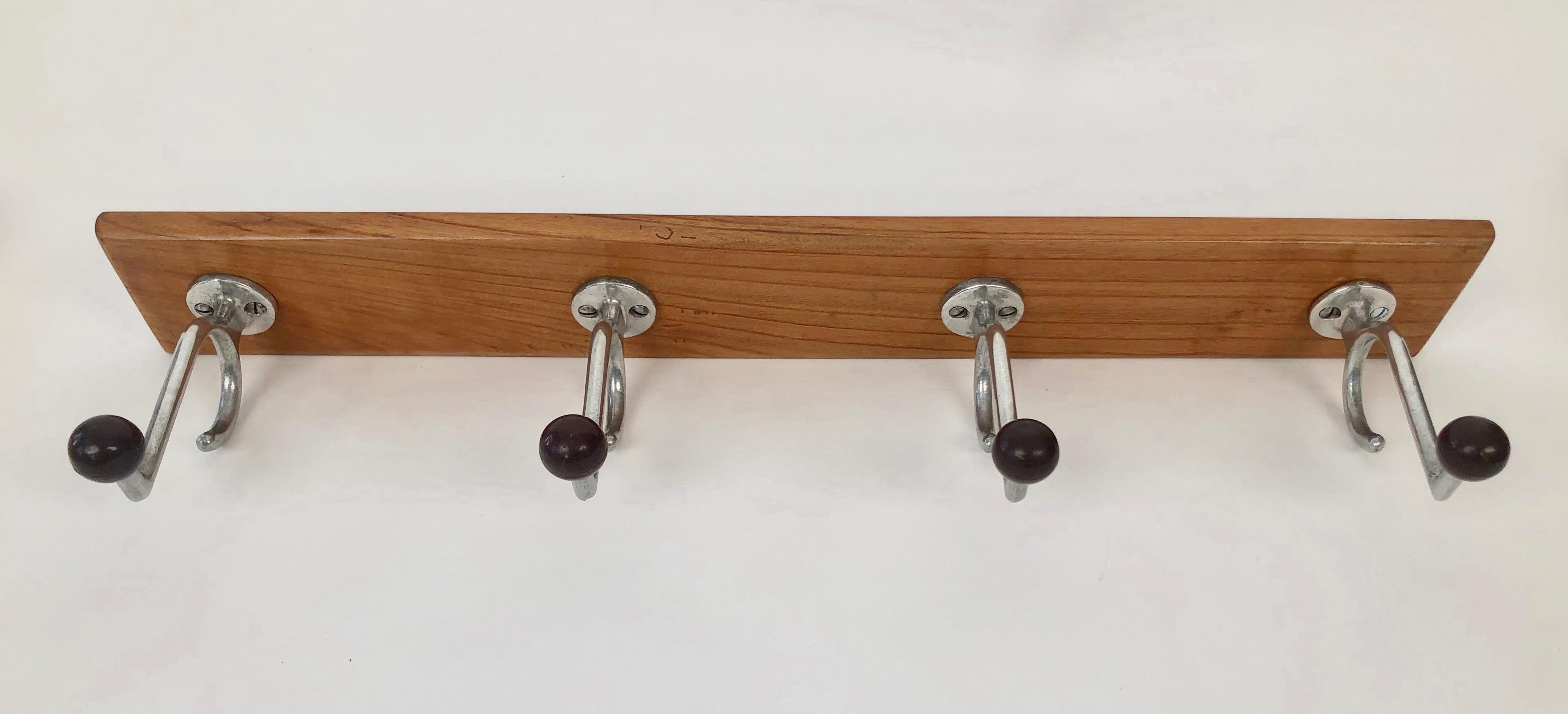 Bauhaus-Garderobenhaken-Set aus den 1930er Jahren, hergestellt in Deutschland (Poliert)