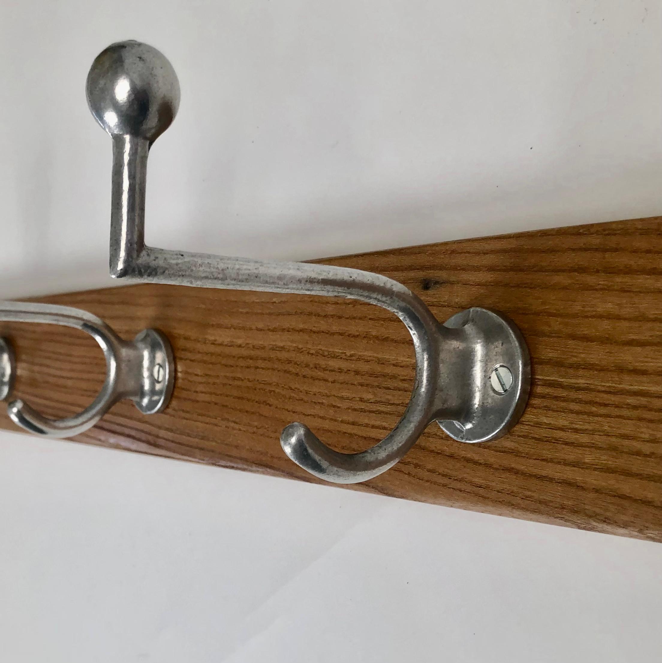Set di ganci per cappotti Bauhaus degli anni '30, prodotti in Germania in vendita 3