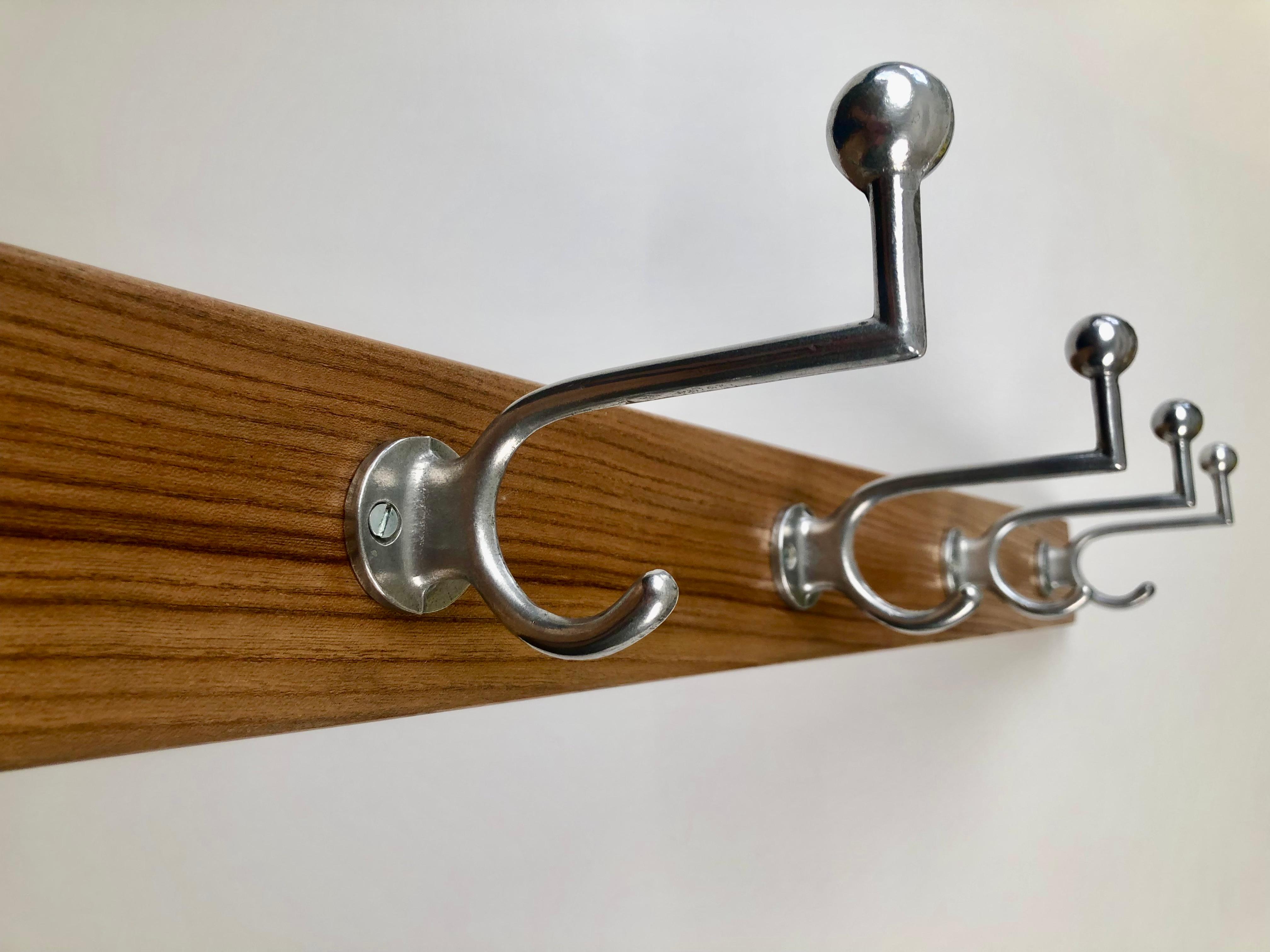 Lucidato Set di ganci per cappotti Bauhaus degli anni '30, prodotti in Germania in vendita