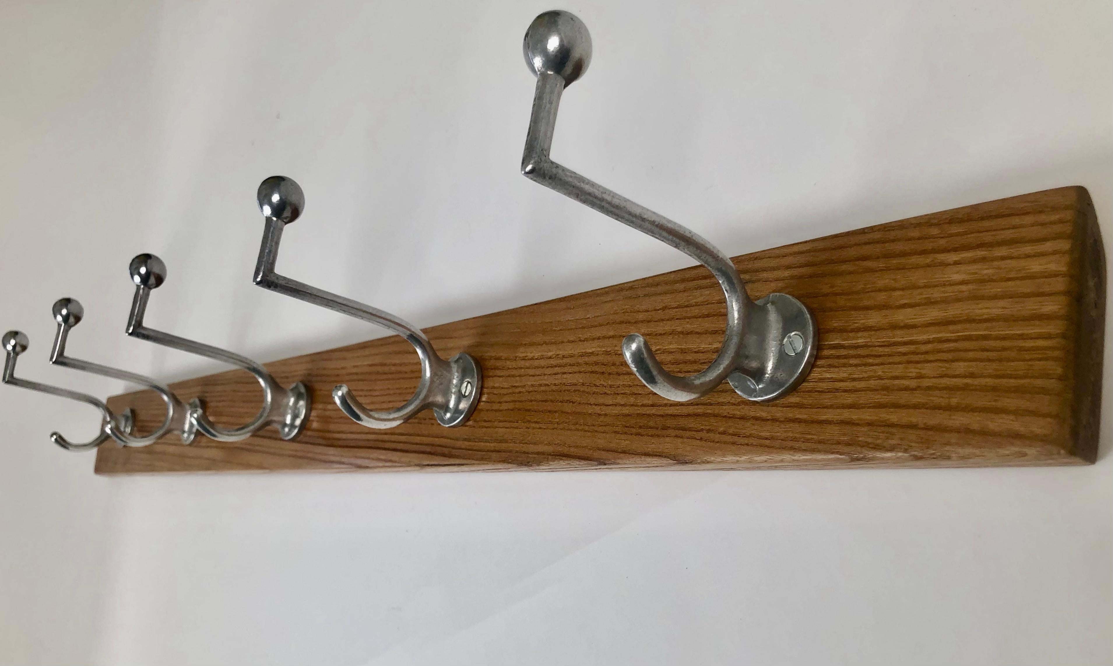 Metà XX secolo Set di ganci per cappotti Bauhaus degli anni '30, prodotti in Germania in vendita