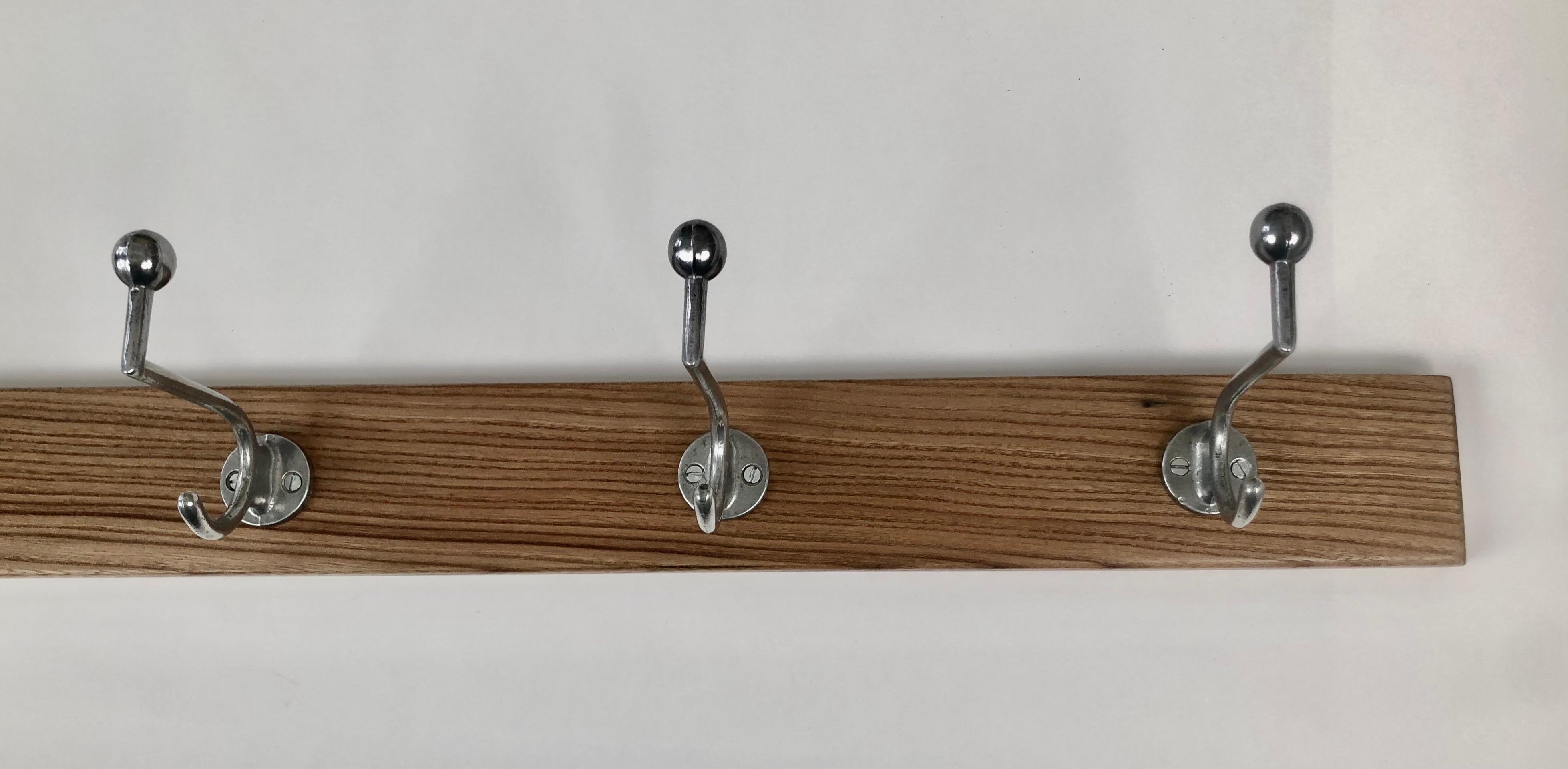 Alluminio Set di ganci per cappotti Bauhaus degli anni '30, prodotti in Germania in vendita