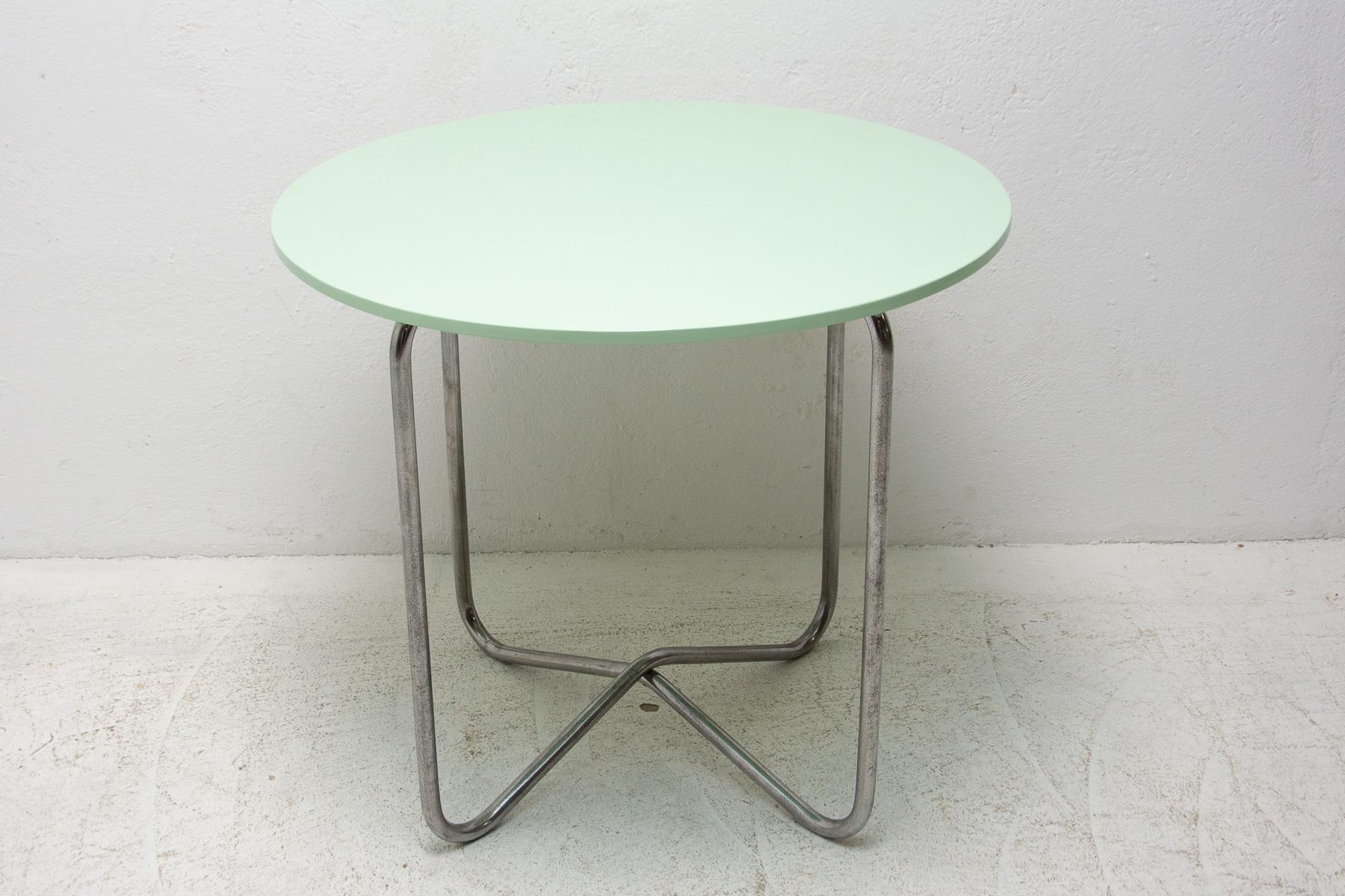 Bauhaus Coffee Table by Hynek Gottwald, Czechoslovakia, 1930´s For Sale 6