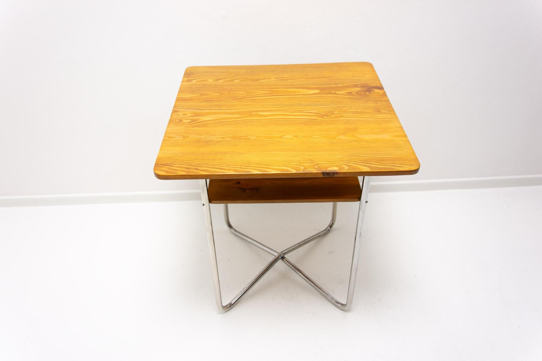 Bauhaus Coffee Table, Czechoslovakia, 1930s In Good Condition For Sale In Prague 8, CZ