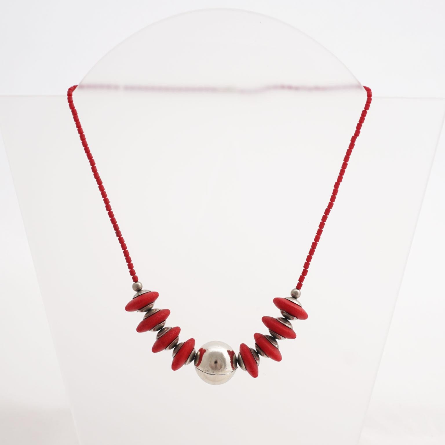 Bauhaus Collier in Chrome and Galalith by Jakob Bengel, around 1920/30 For Sale 4