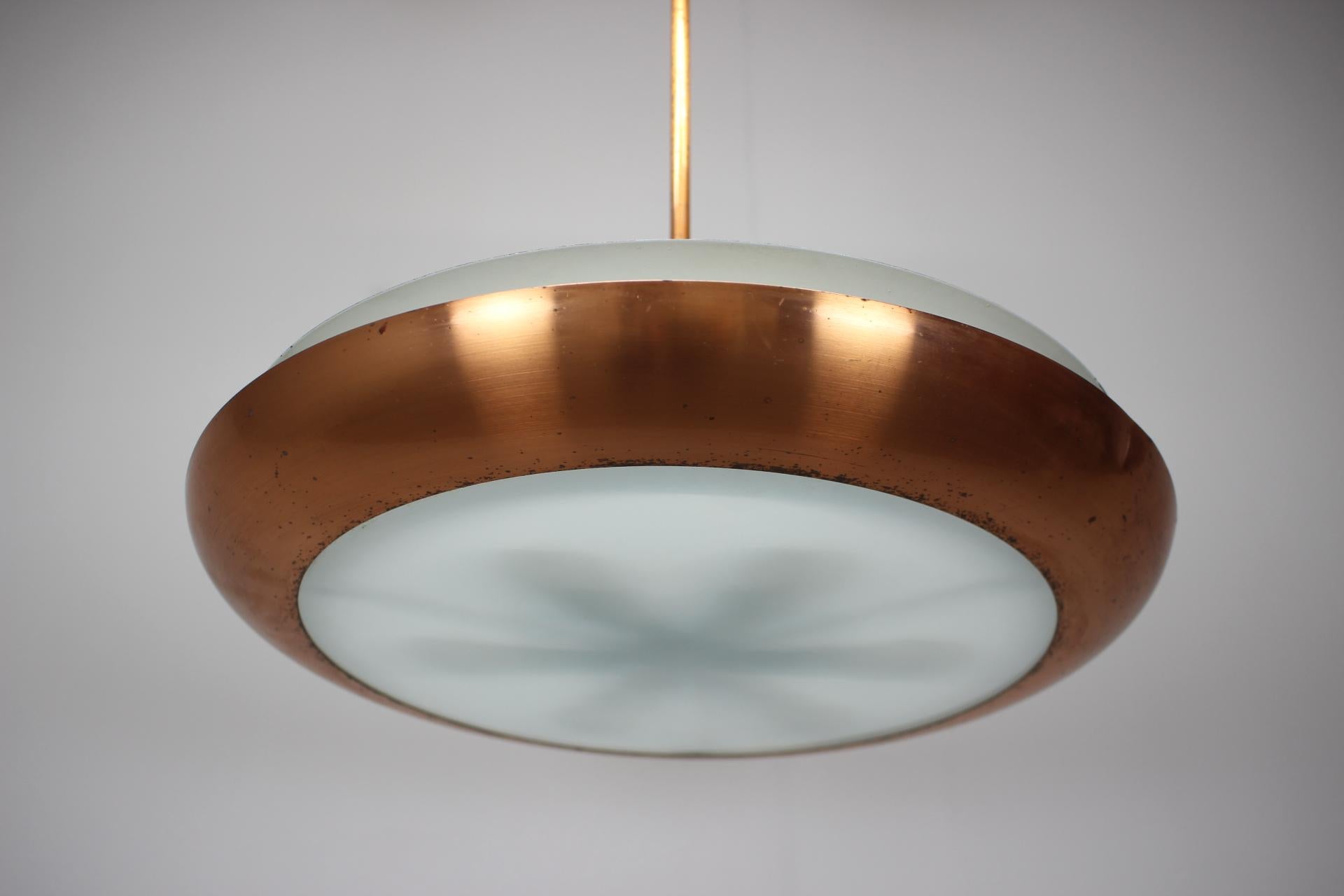 Lampadario in rame Bauhaus UFO di Josef Hurka, Cecoslovacchia, anni '30 In condizioni buone in vendita a Praha, CZ