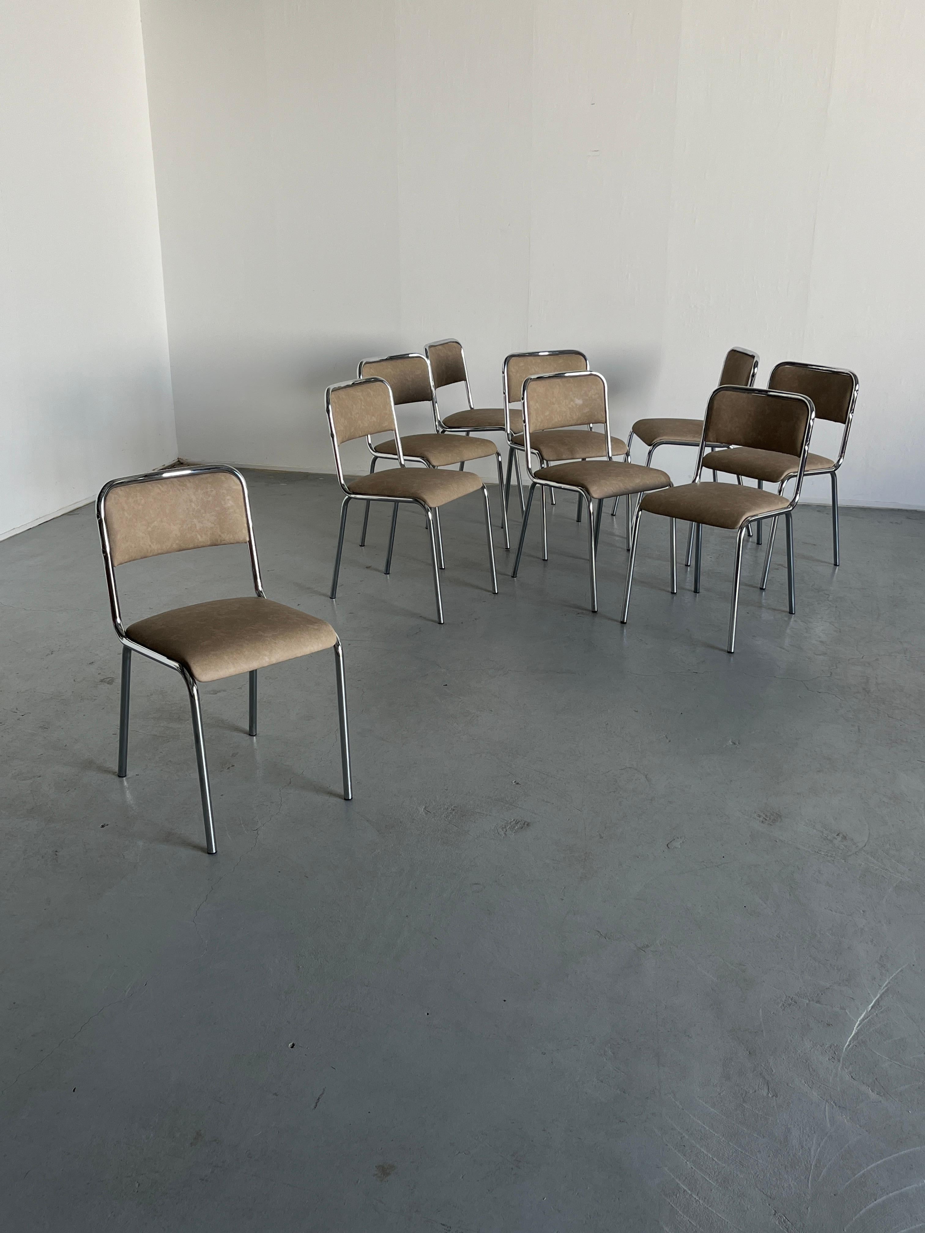 Italian modernist, Bauhaus design tubular chrome and beige faux leather dining or living room chairs.

Italian production, circa 1980s-1990s.
Reupholstered.
In very good vintage condition with expected signs of age.

Price is per piece.
16 pieces