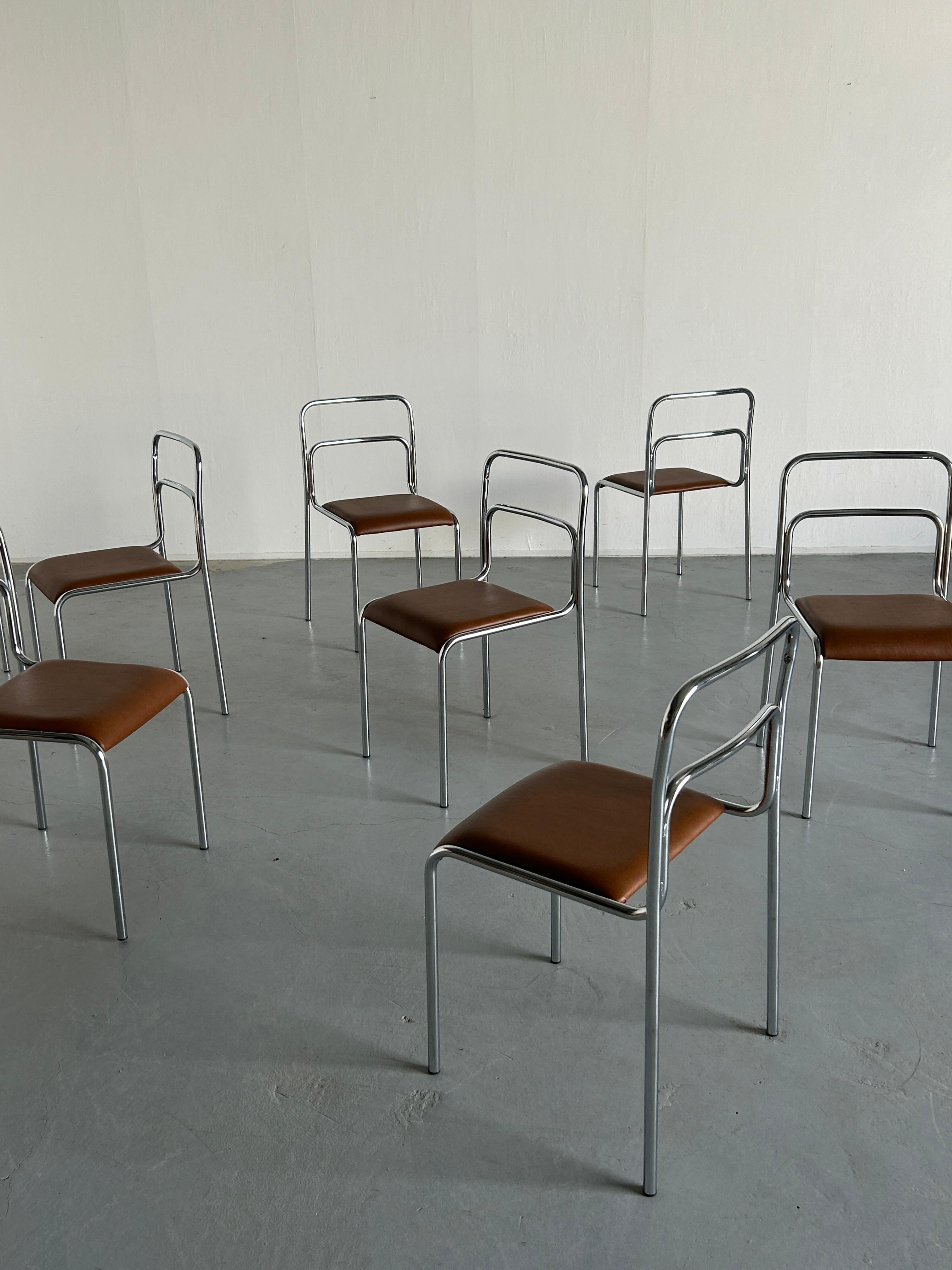 Italian modernist, Bauhaus design tubular chrome and brown faux leather stackable dining or living room chairs.
Italian design of the 1980s.

Price is per piece.

In excellent condition with minimal expected signs of age.
All chairs have been
