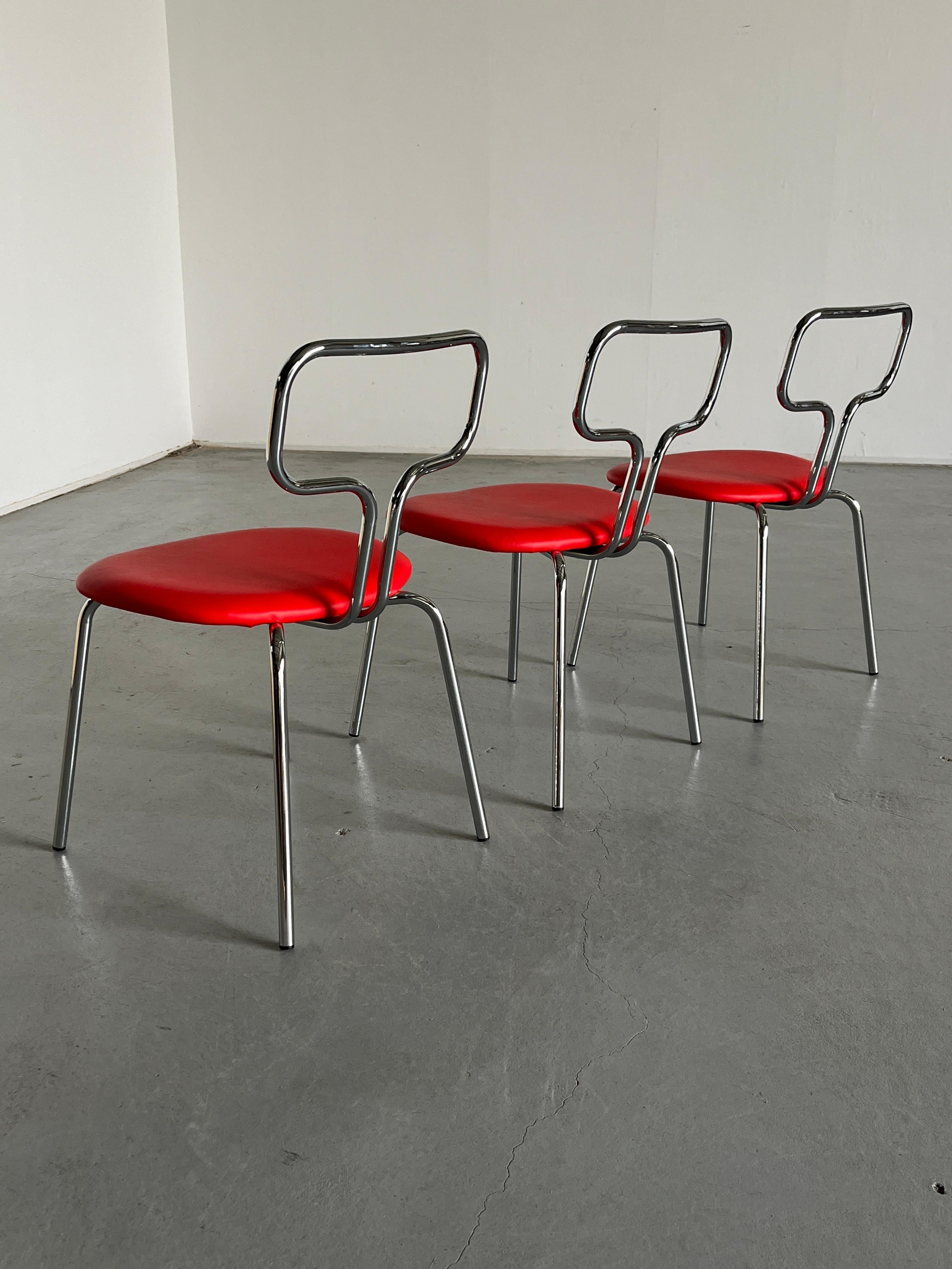 Bauhaus Design Curved Chrome Tubular Steel and Faux Leather Dining Chairs For Sale 1