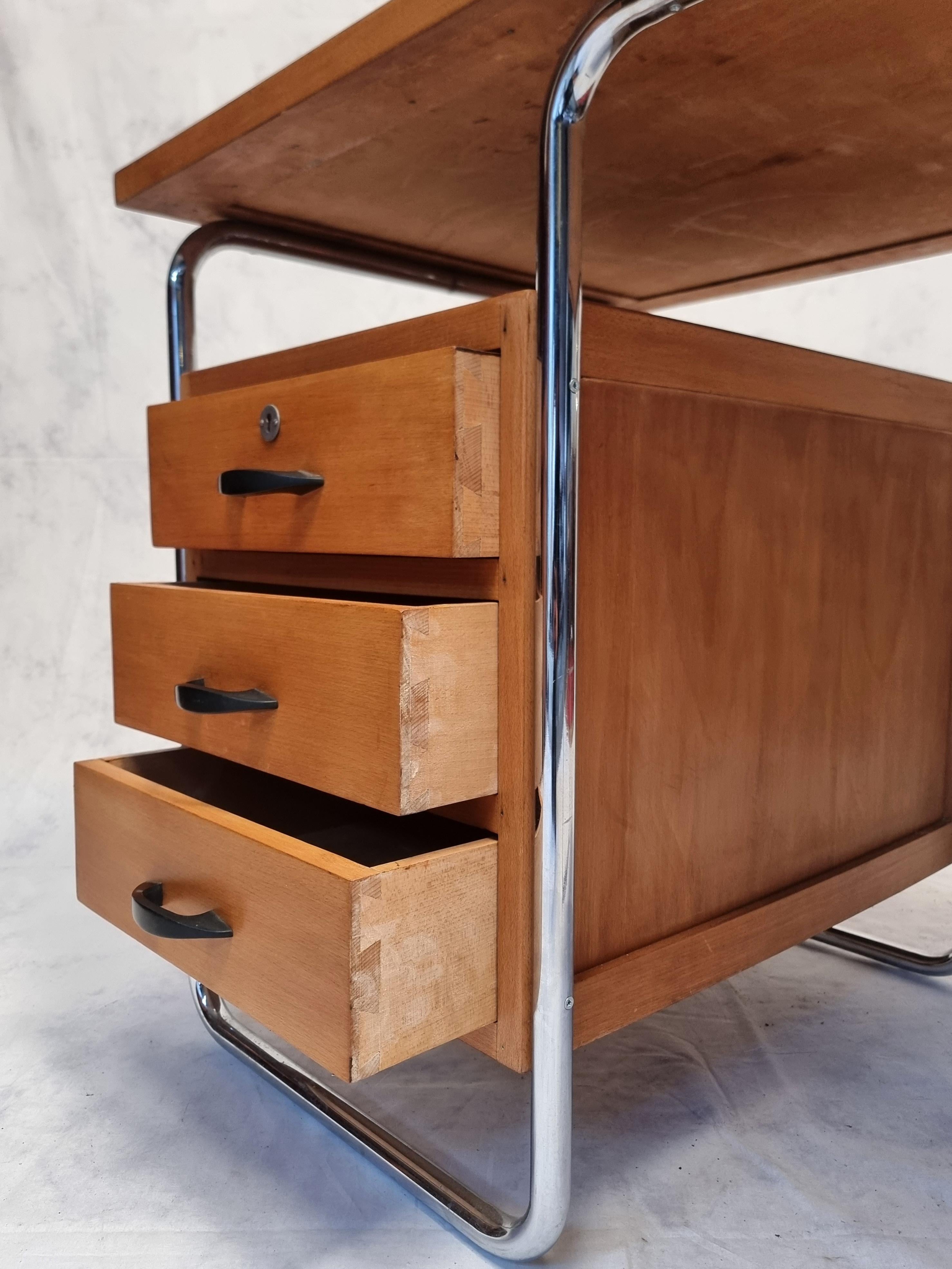 Bauhaus Desk by Rudolf Vichr, Oak, circa 1930 5