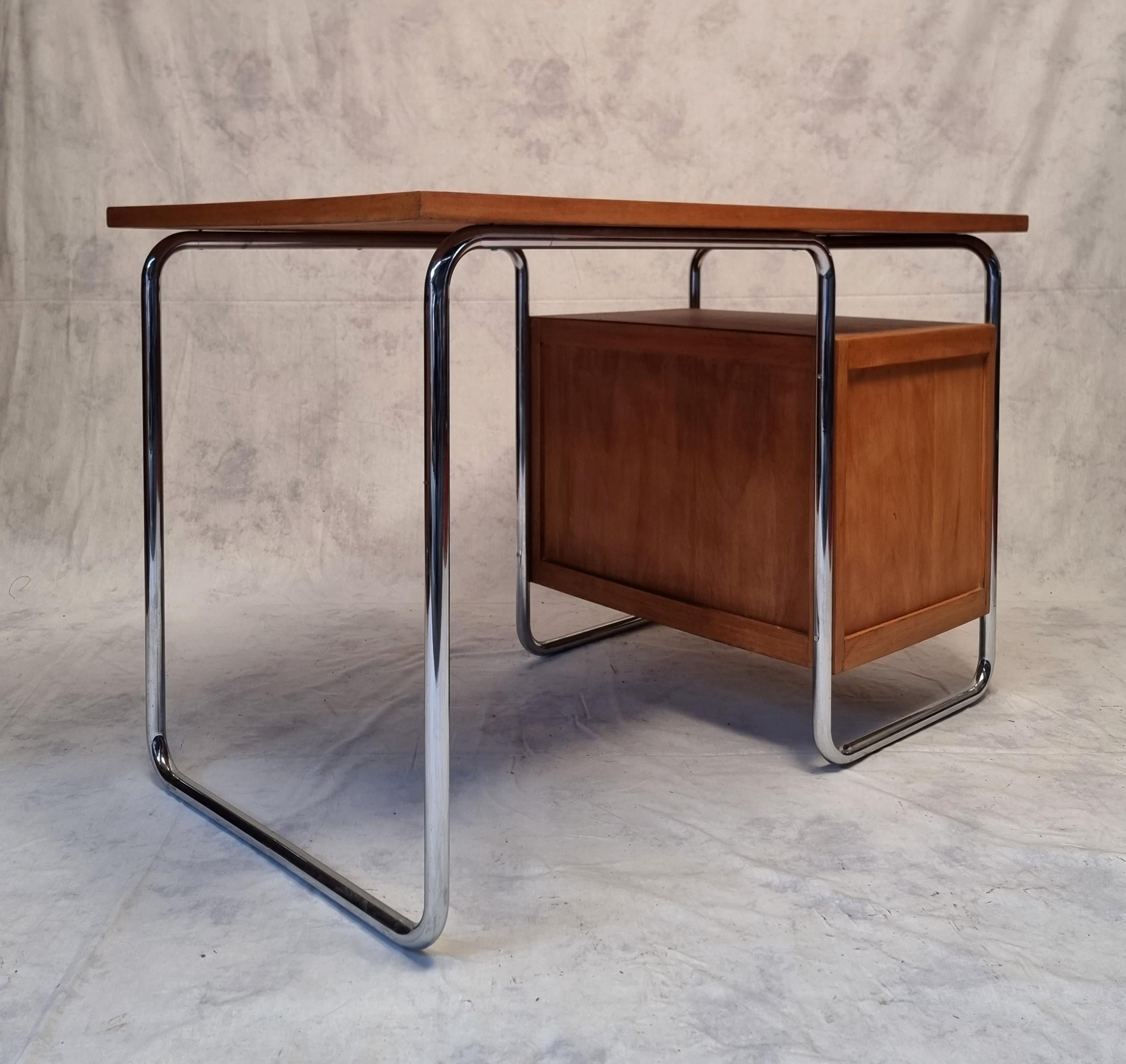 Mid-20th Century Bauhaus Desk by Rudolf Vichr, Oak, circa 1930