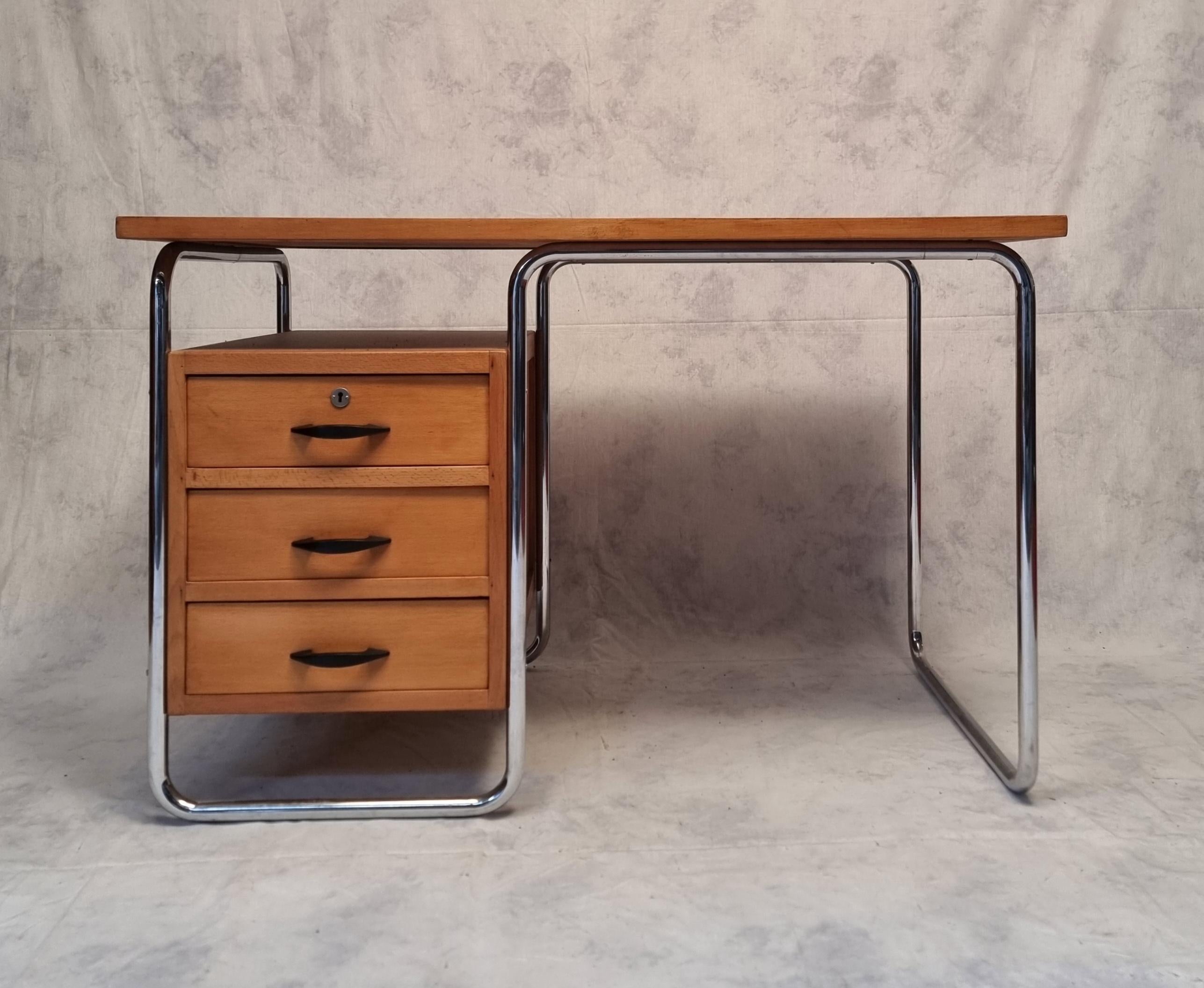 Bauhaus Desk by Rudolf Vichr, Oak, circa 1930 1
