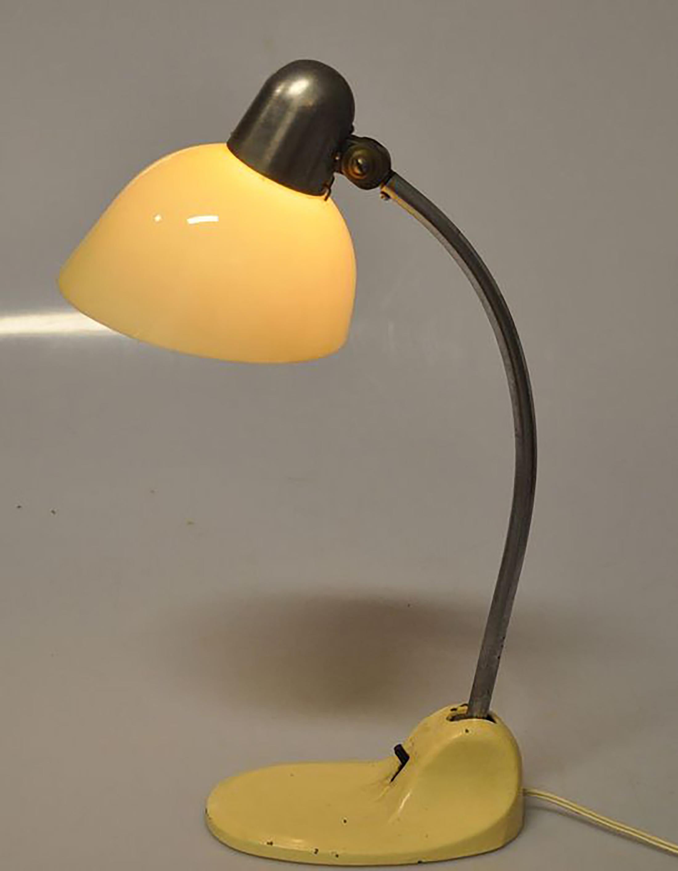 Bauhaus Desk Lamp by Siemens and Schuckert In Good Condition For Sale In Vienna, AT
