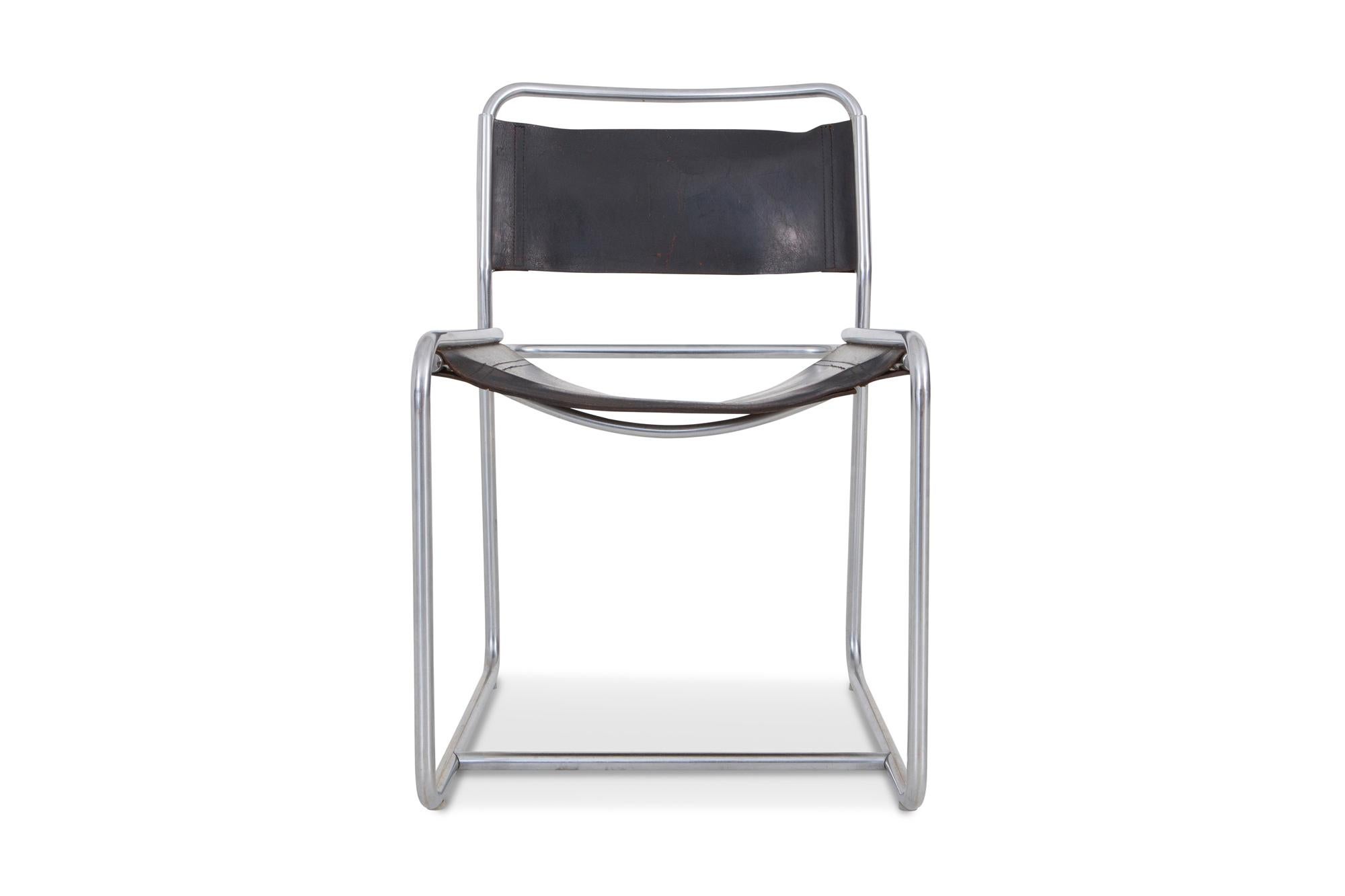 Black saddle leather and chrome tubular frame dining chair.
designed by Claire Bataille & Paul IBens for ’t Spectrum, Holland in the 1970s.
It’s style feels like a mixture of Bauhaus and Charlotte Perriand.
The famous Belgian designers are