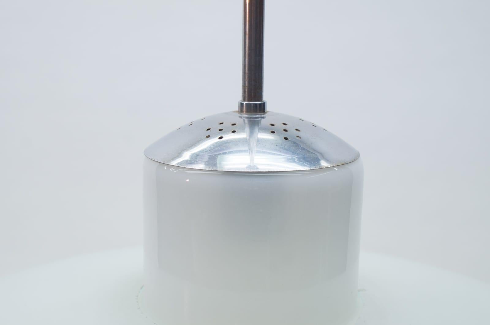 Bauhaus-Deckenleuchte mit doppeltem Opal- und Milchglasschirm von Doria:: 1940er Jahre im Angebot 5