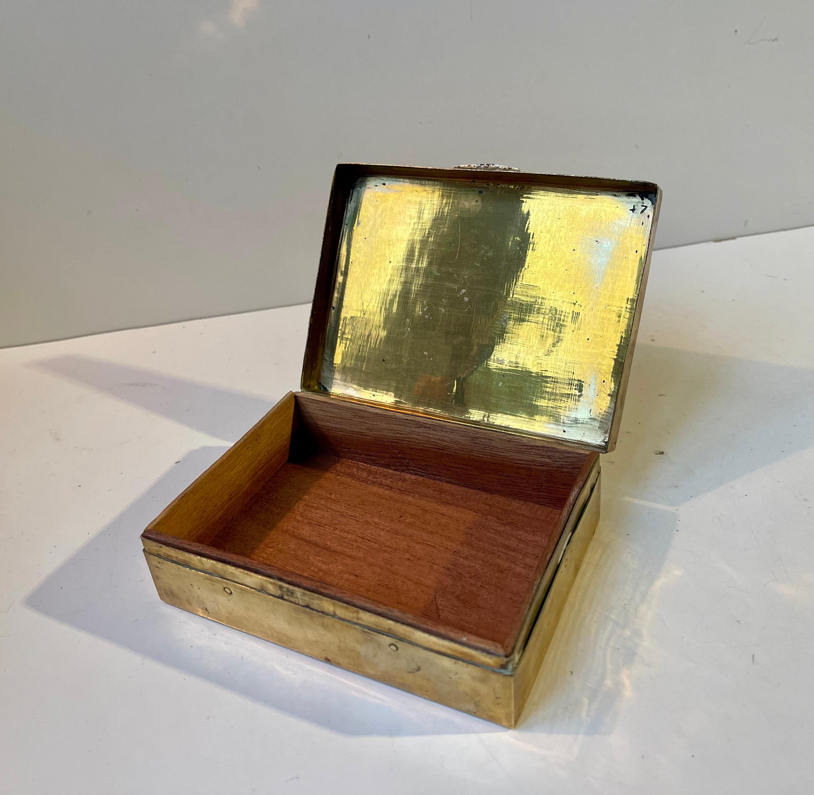 Scatola Bauhaus in ottone patinato, anni '30 In condizioni buone in vendita a Esbjerg, DK