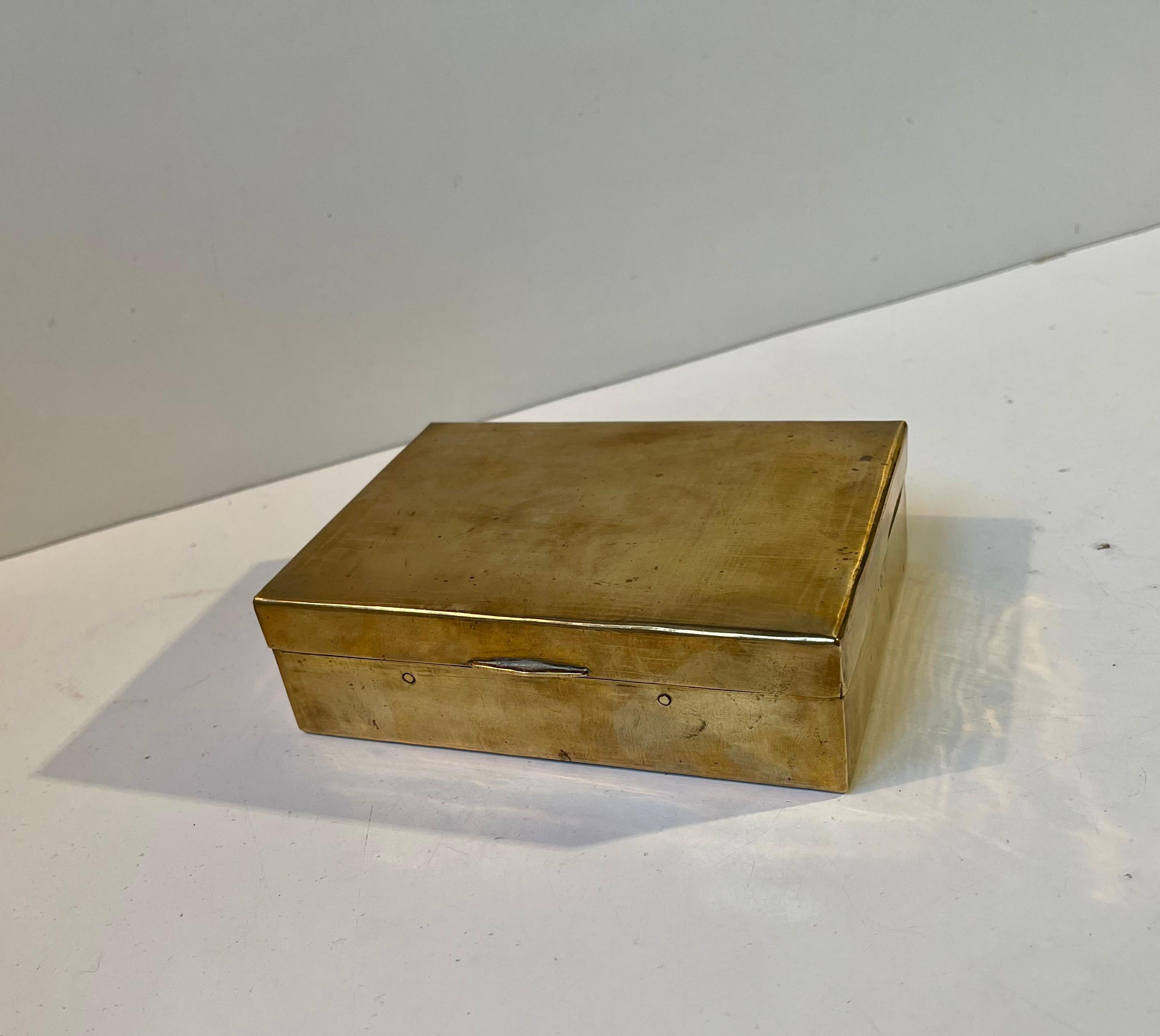 Metà XX secolo Scatola Bauhaus in ottone patinato, anni '30 in vendita