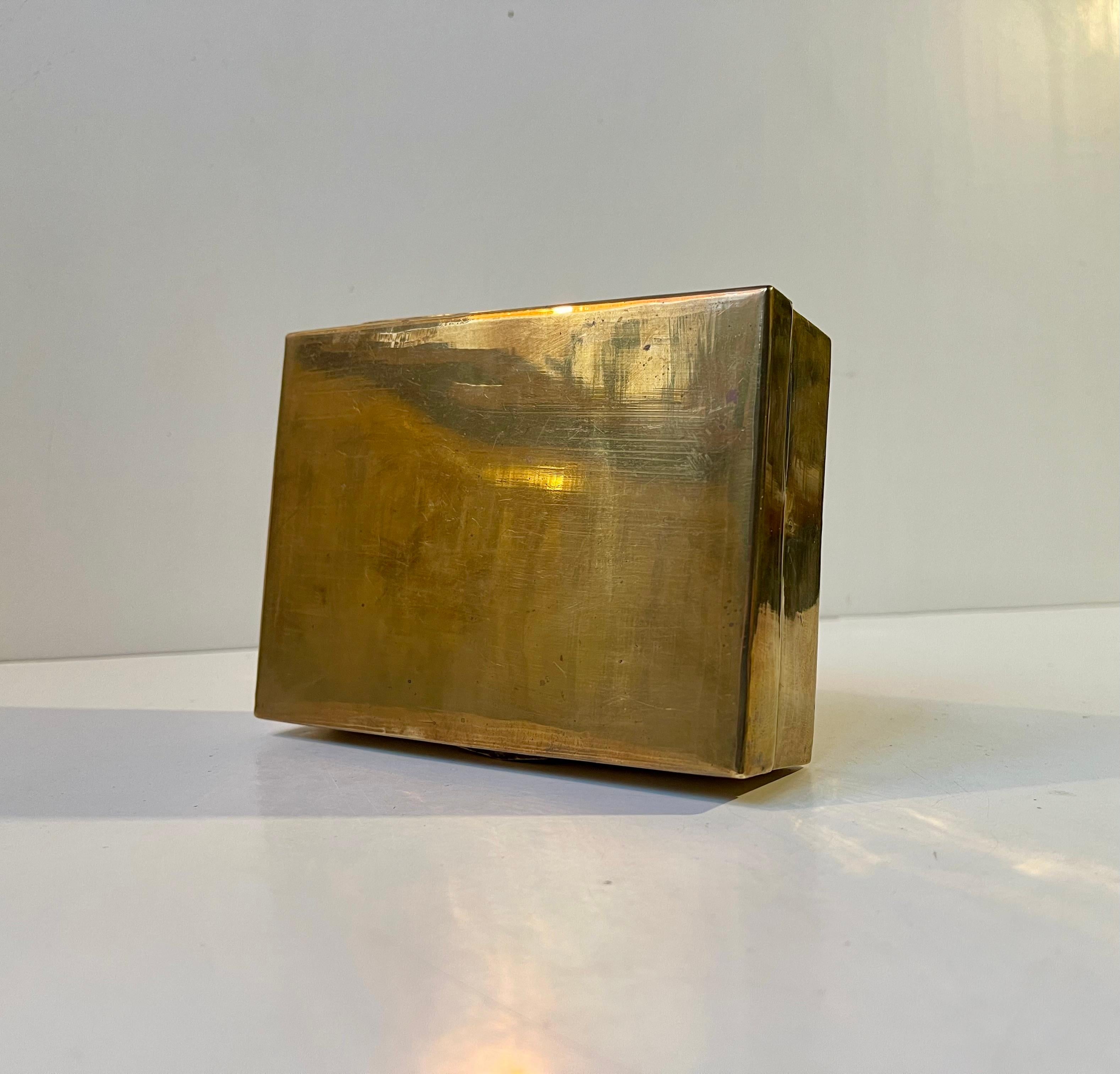 Ottone Scatola Bauhaus in ottone patinato, anni '30 in vendita