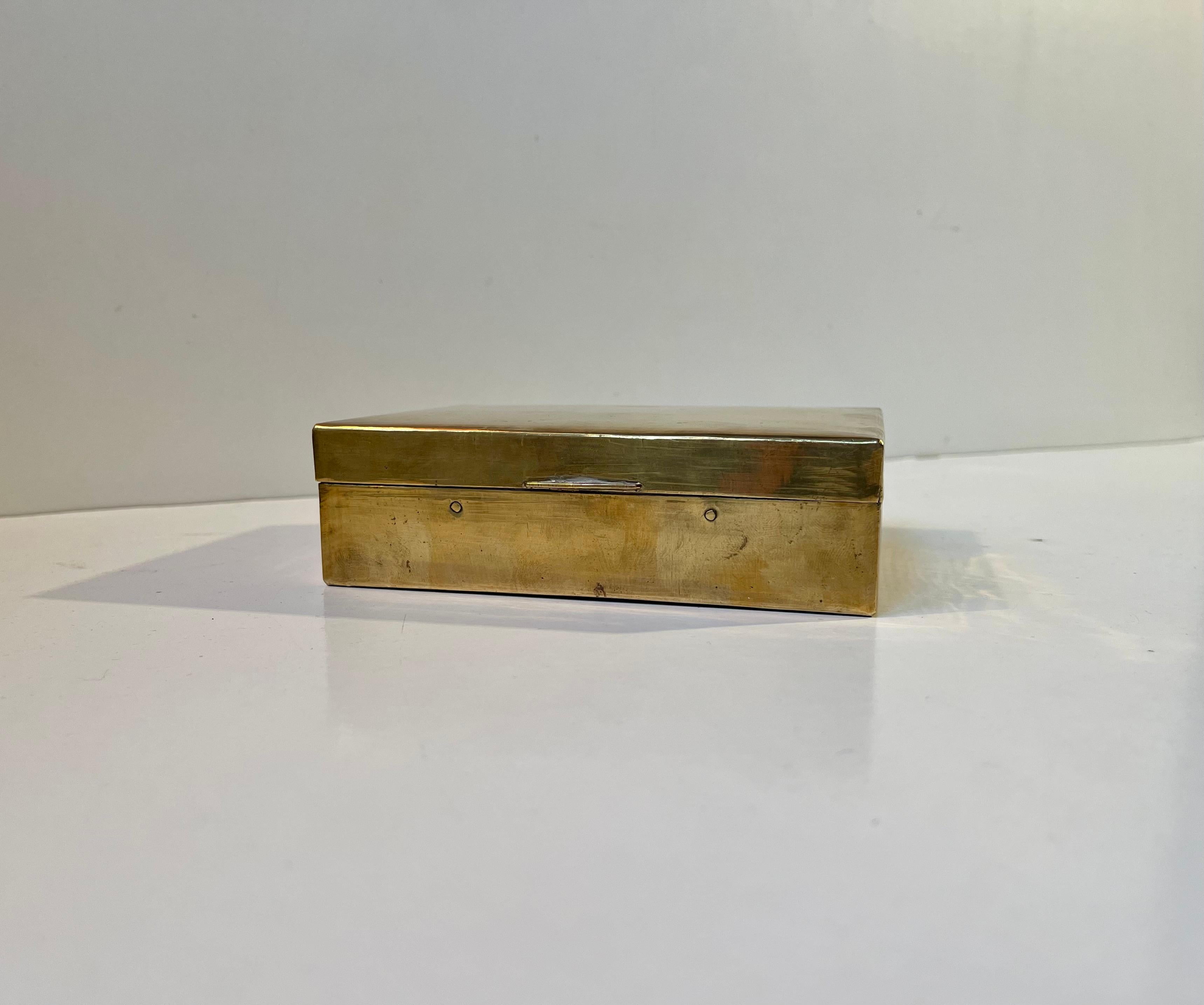 Scatola Bauhaus in ottone patinato, anni '30 in vendita 1