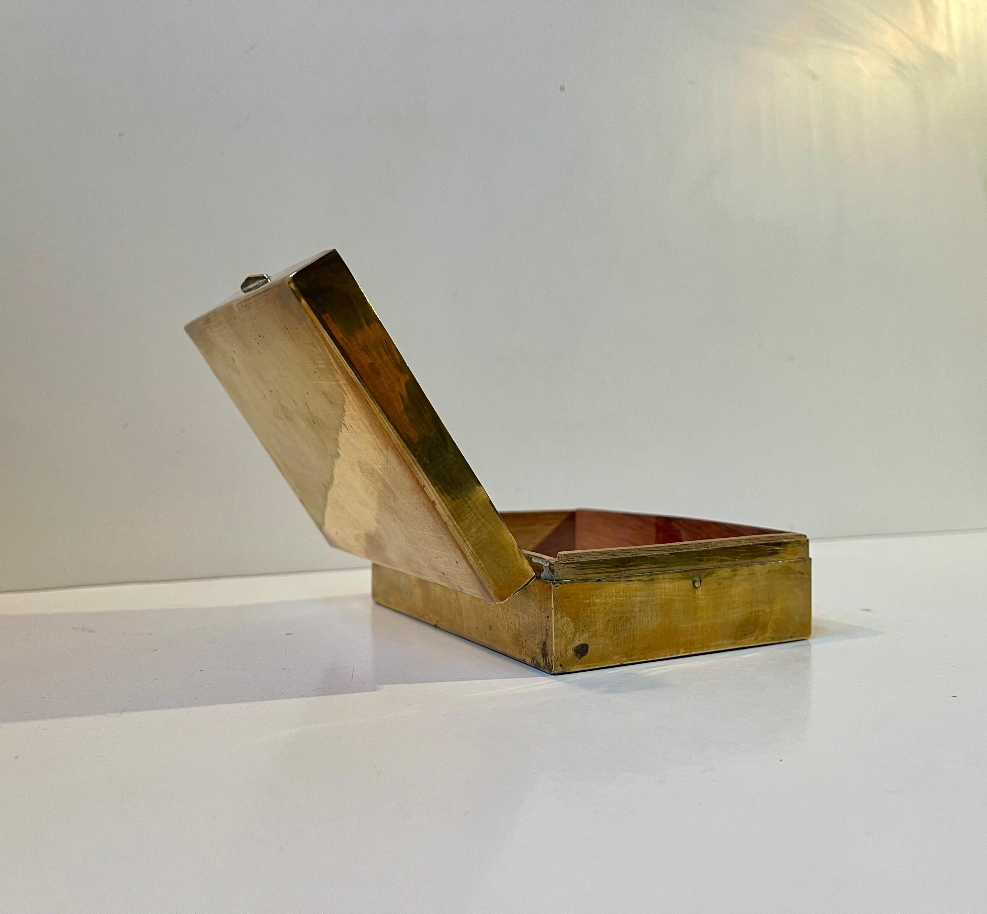 Scatola Bauhaus in ottone patinato, anni '30 in vendita 3