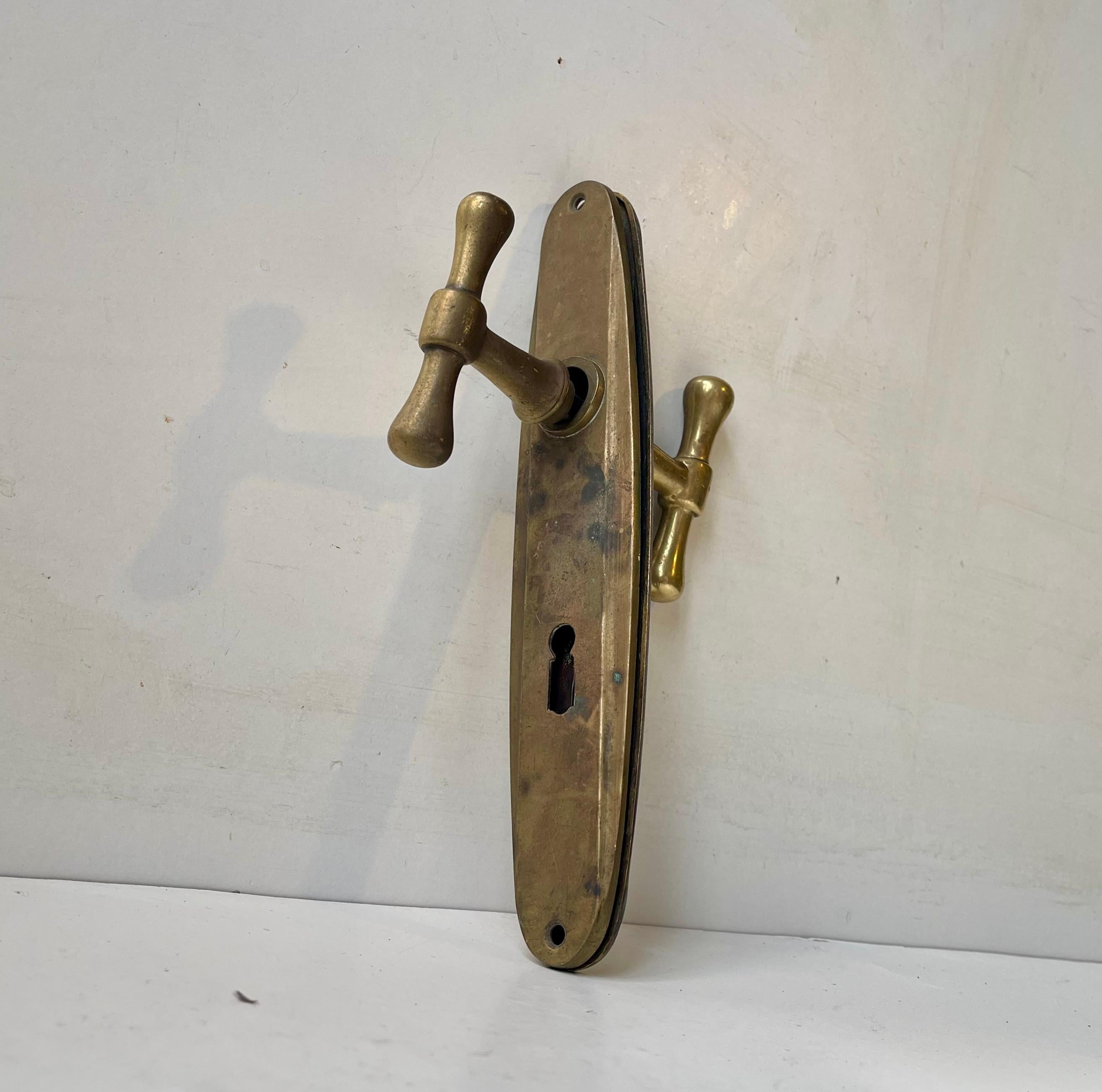 Européen Poignées de porte en laiton de l'époque Bauhaus, années 1930, lot de 2 en vente