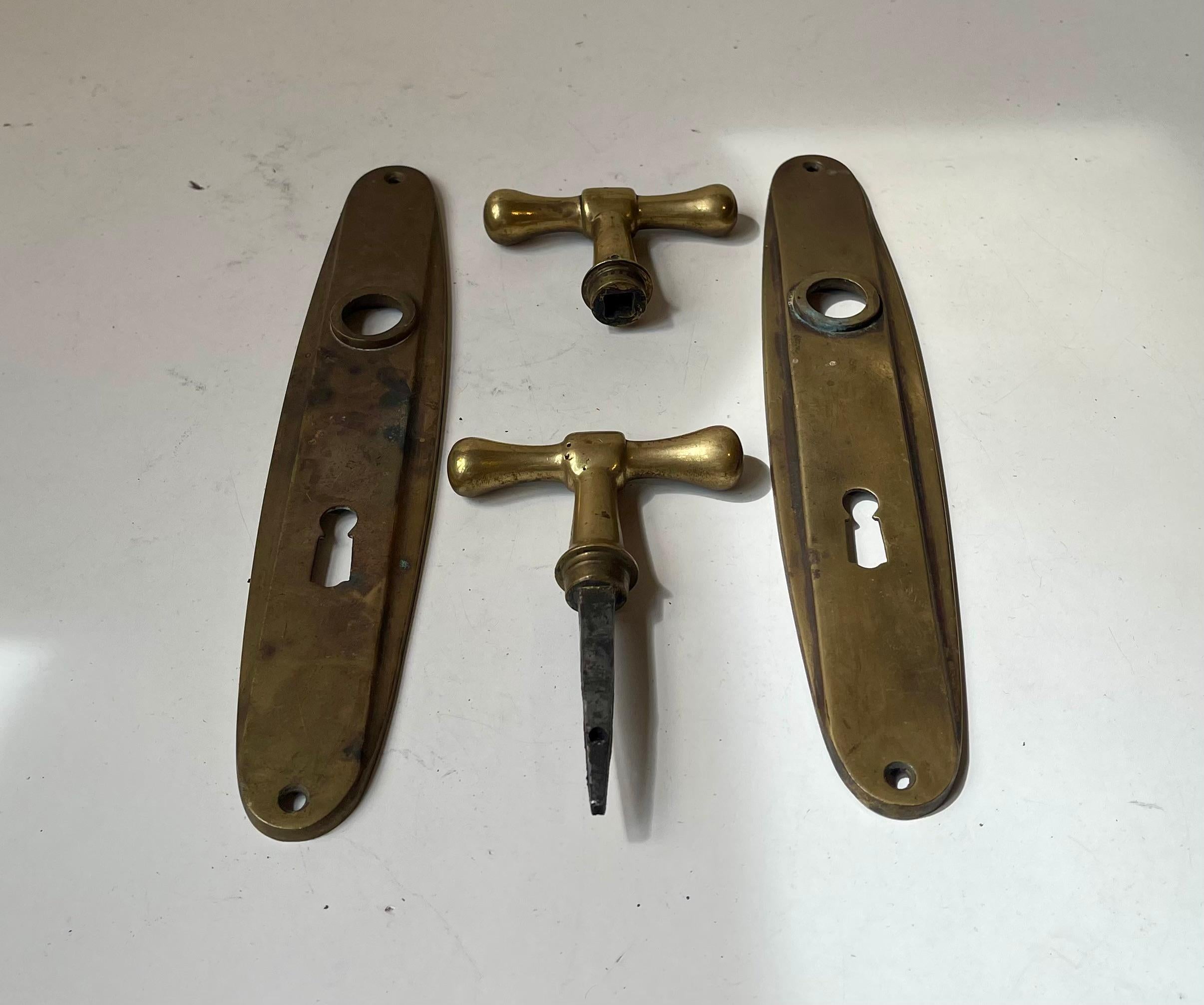 Poignées de porte en laiton de l'époque Bauhaus, années 1930, lot de 2 Bon état - En vente à Esbjerg, DK
