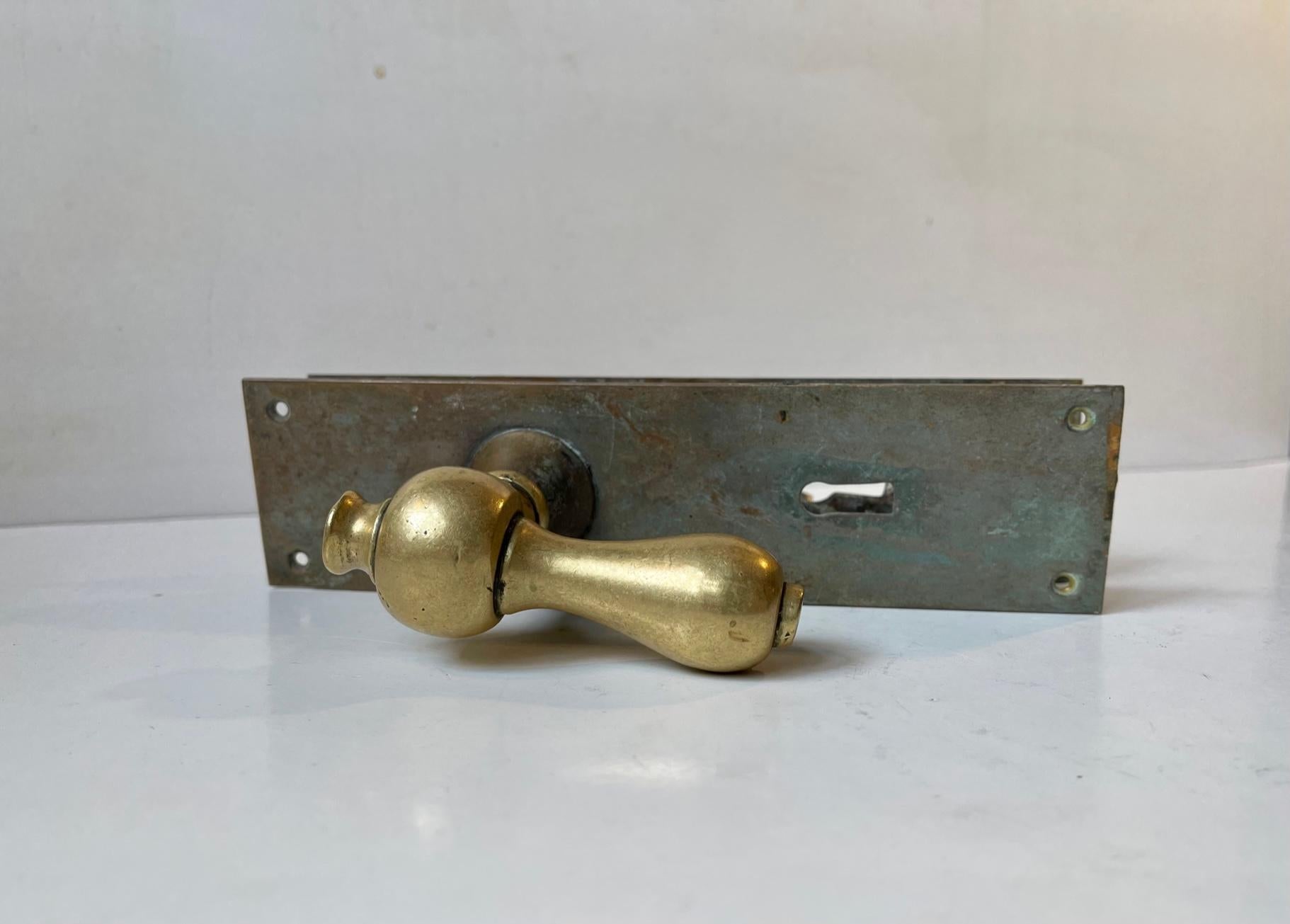 Ensemble de poignées de porte de l'ère Bauhaus en bronze et laiton, années 1930, 1 ensemble Bon état - En vente à Esbjerg, DK